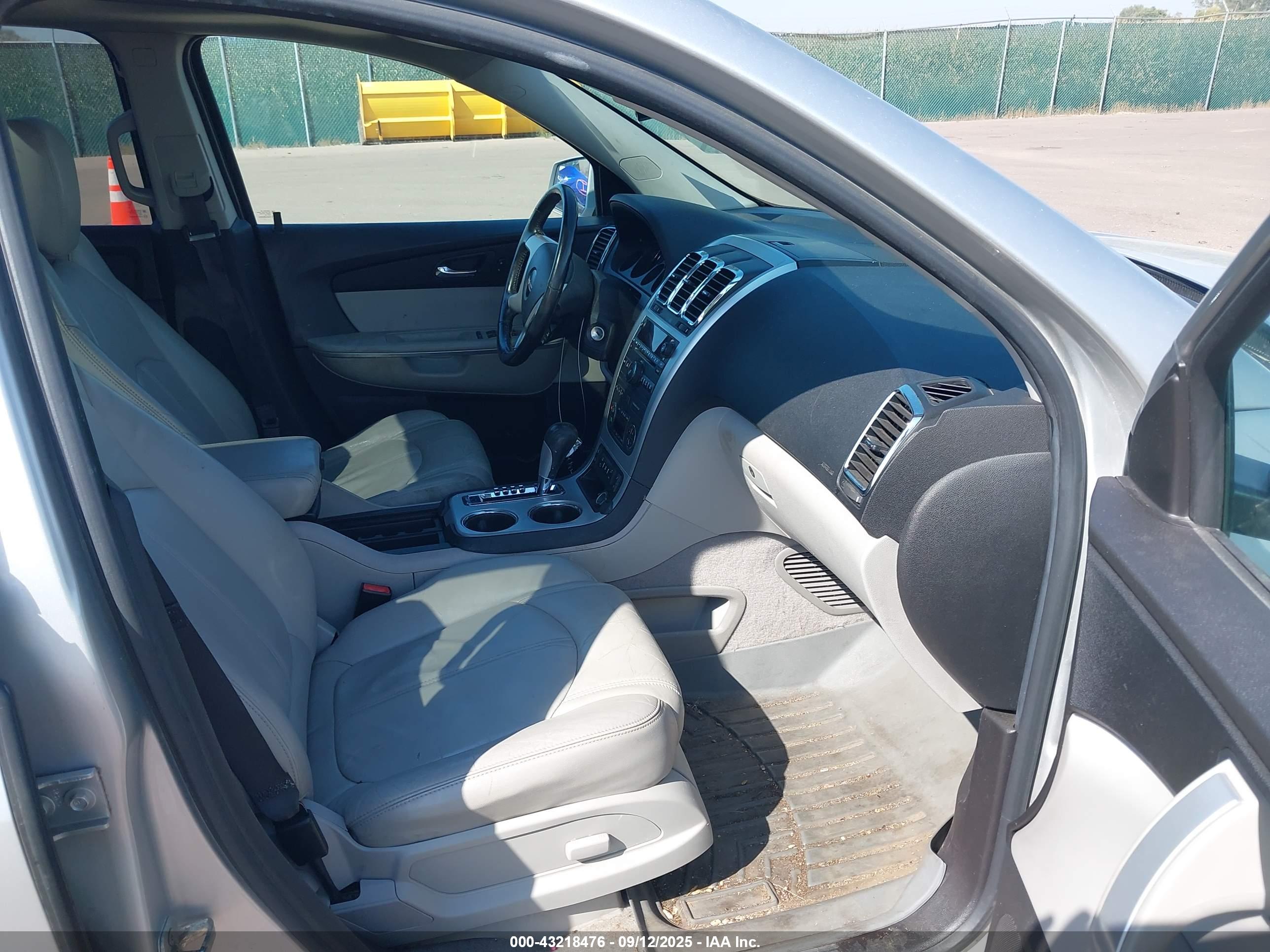 GMC ACADIA image 5