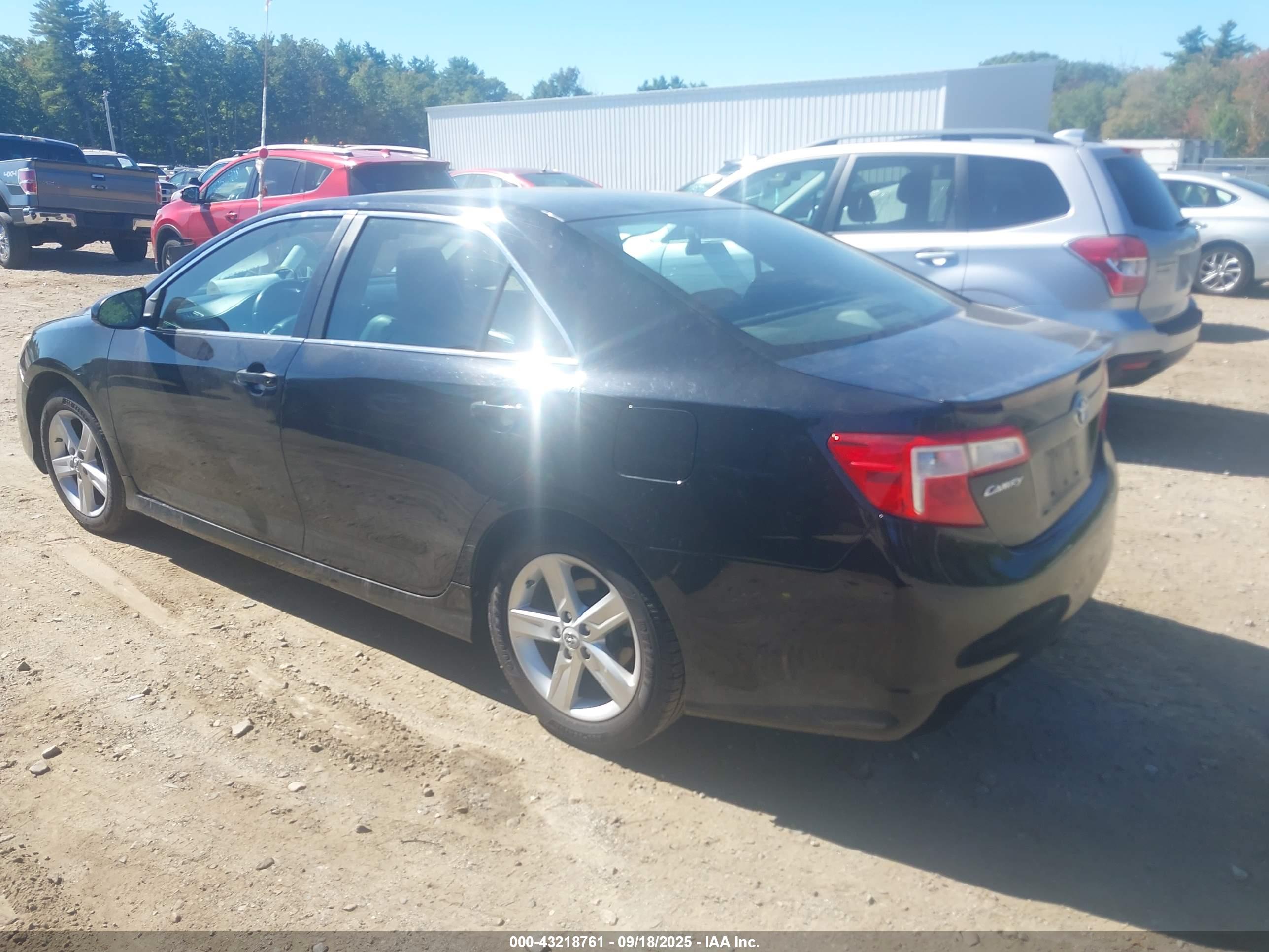 TOYOTA CAMRY image 3