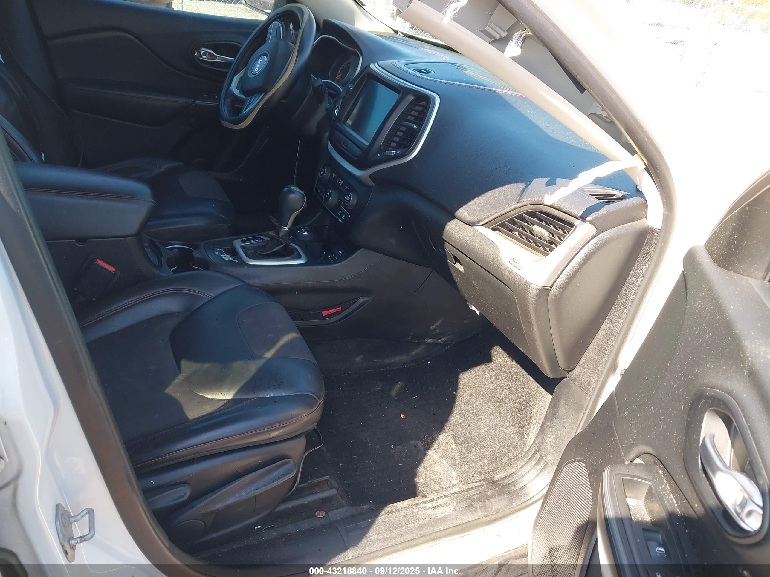 JEEP CHEROKEE image 5