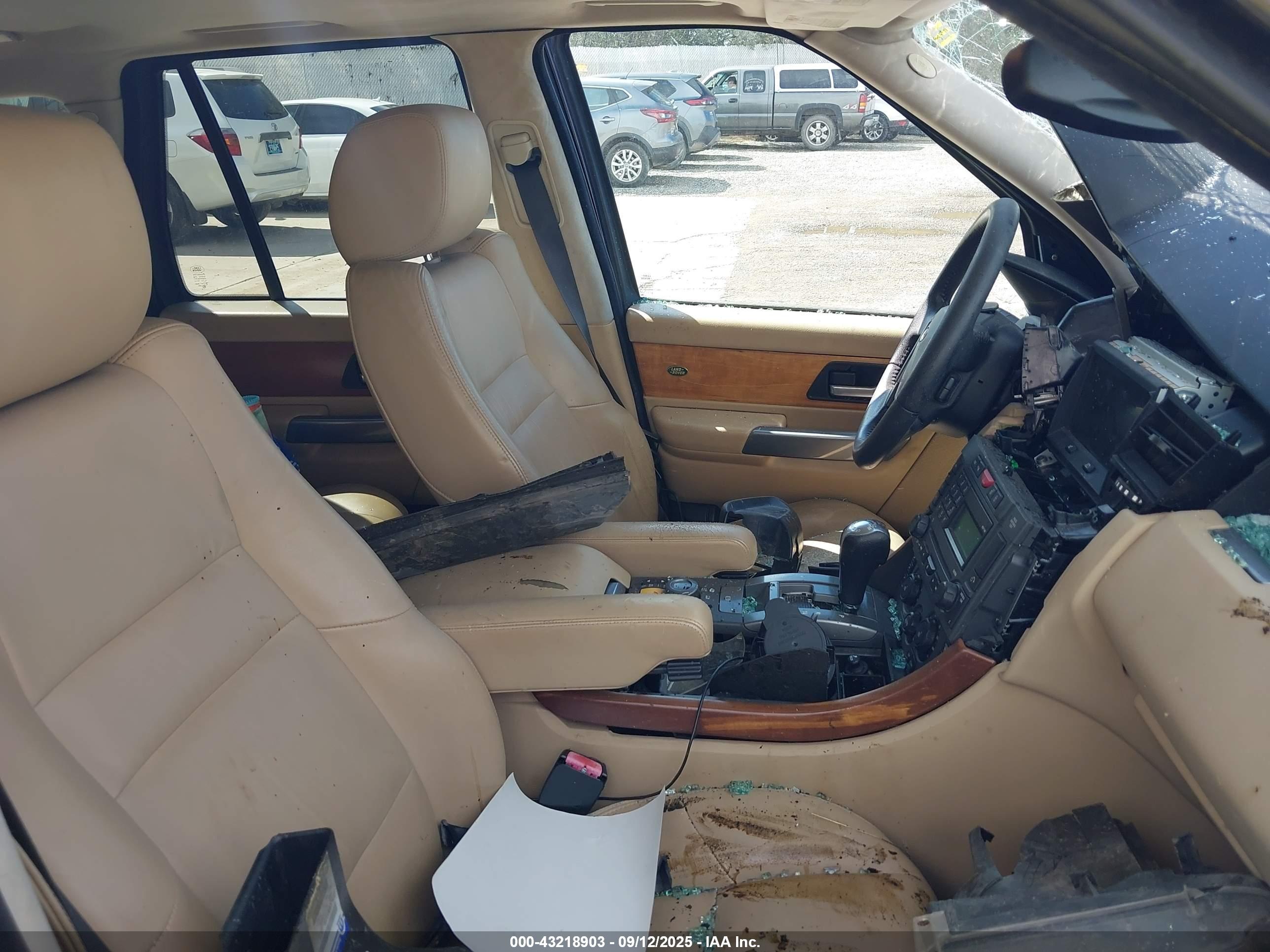 LAND ROVER image 5