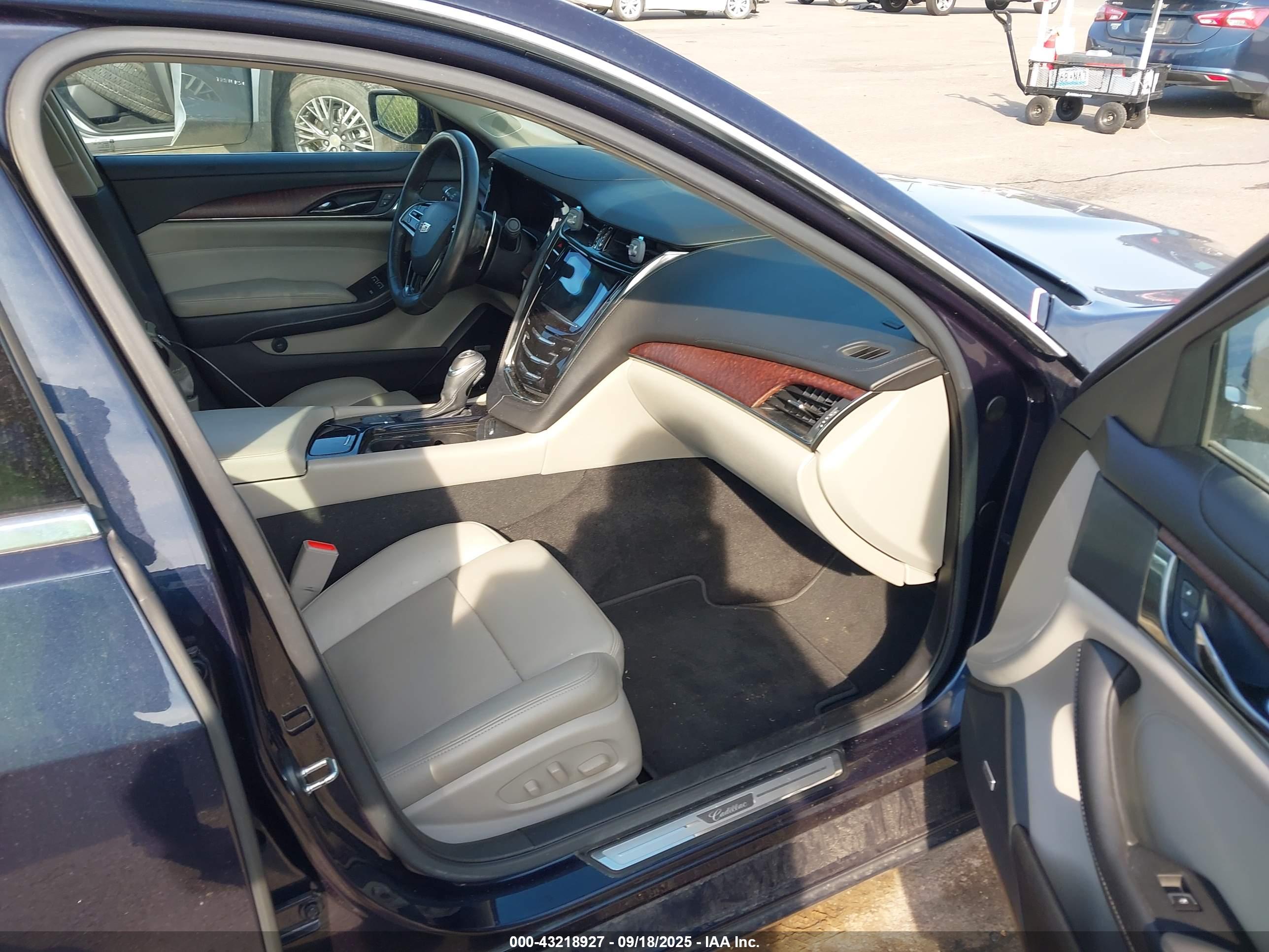 CADILLAC CTS image 5