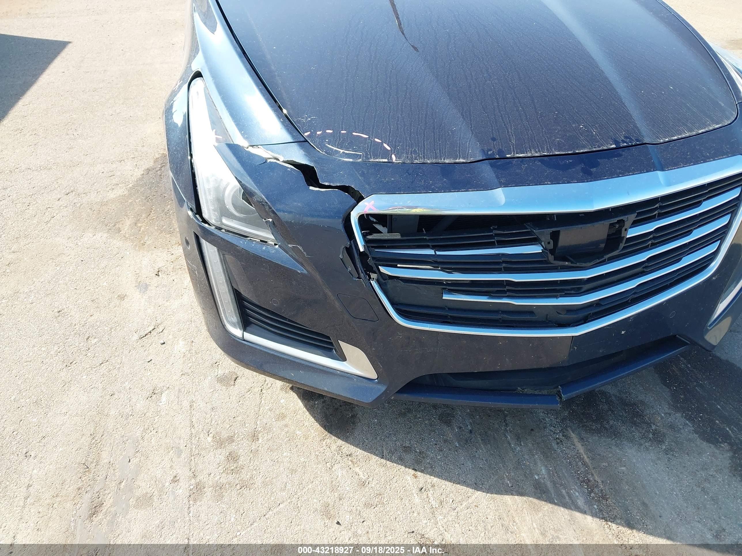 CADILLAC CTS image 6