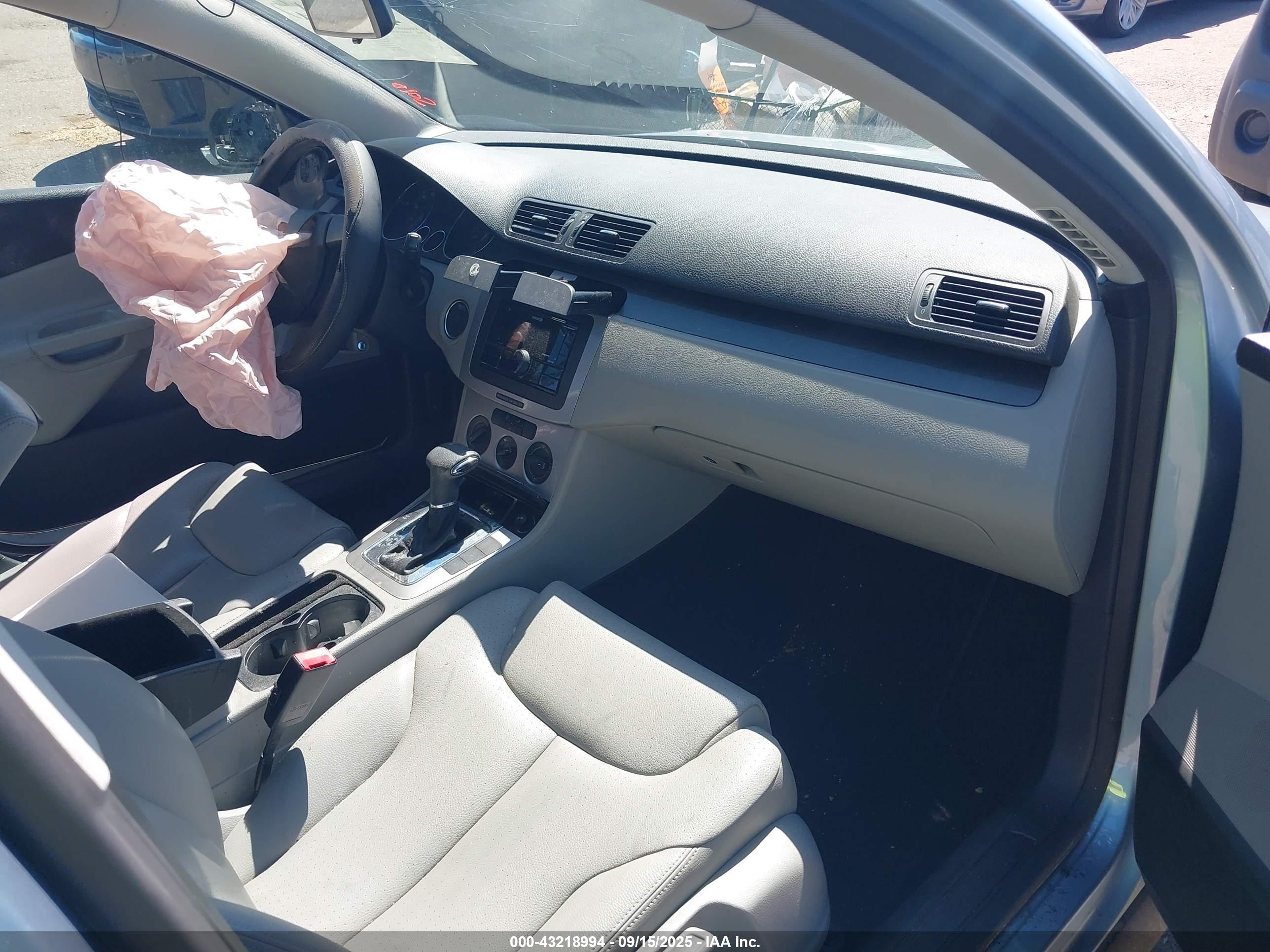 VOLKSWAGEN PASSAT image 5
