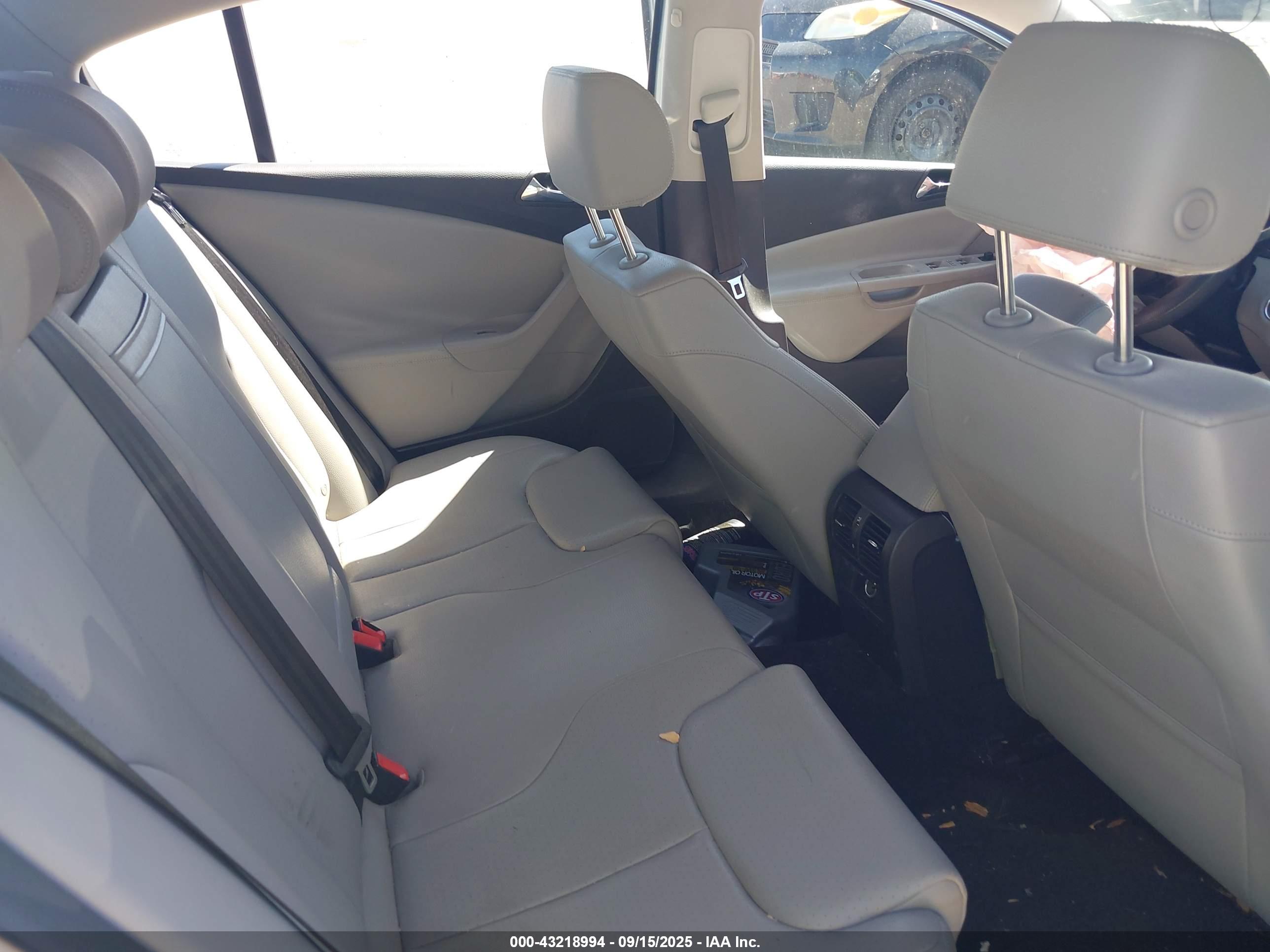 VOLKSWAGEN PASSAT image 8