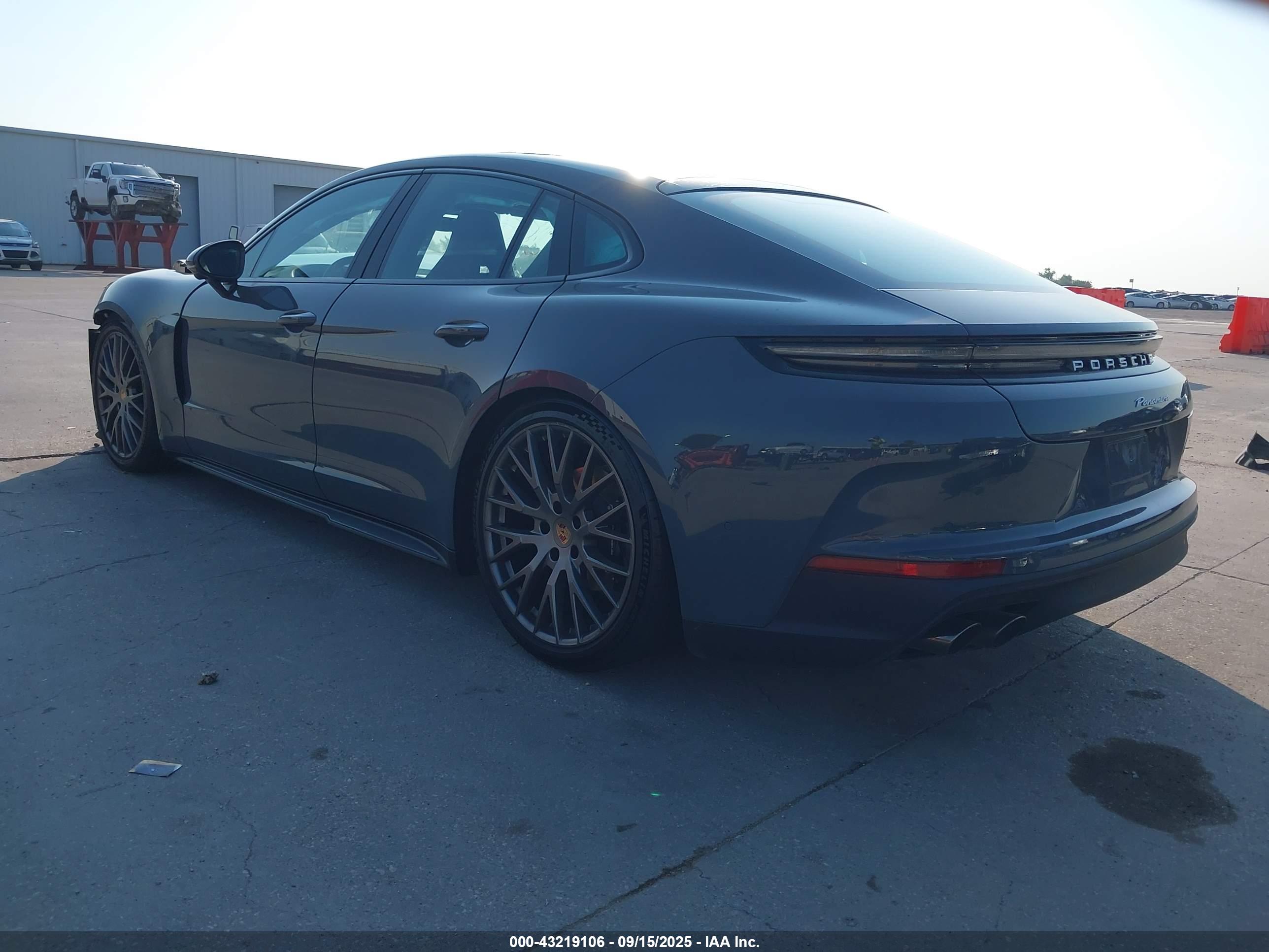 PORSCHE PANAMERA image 3