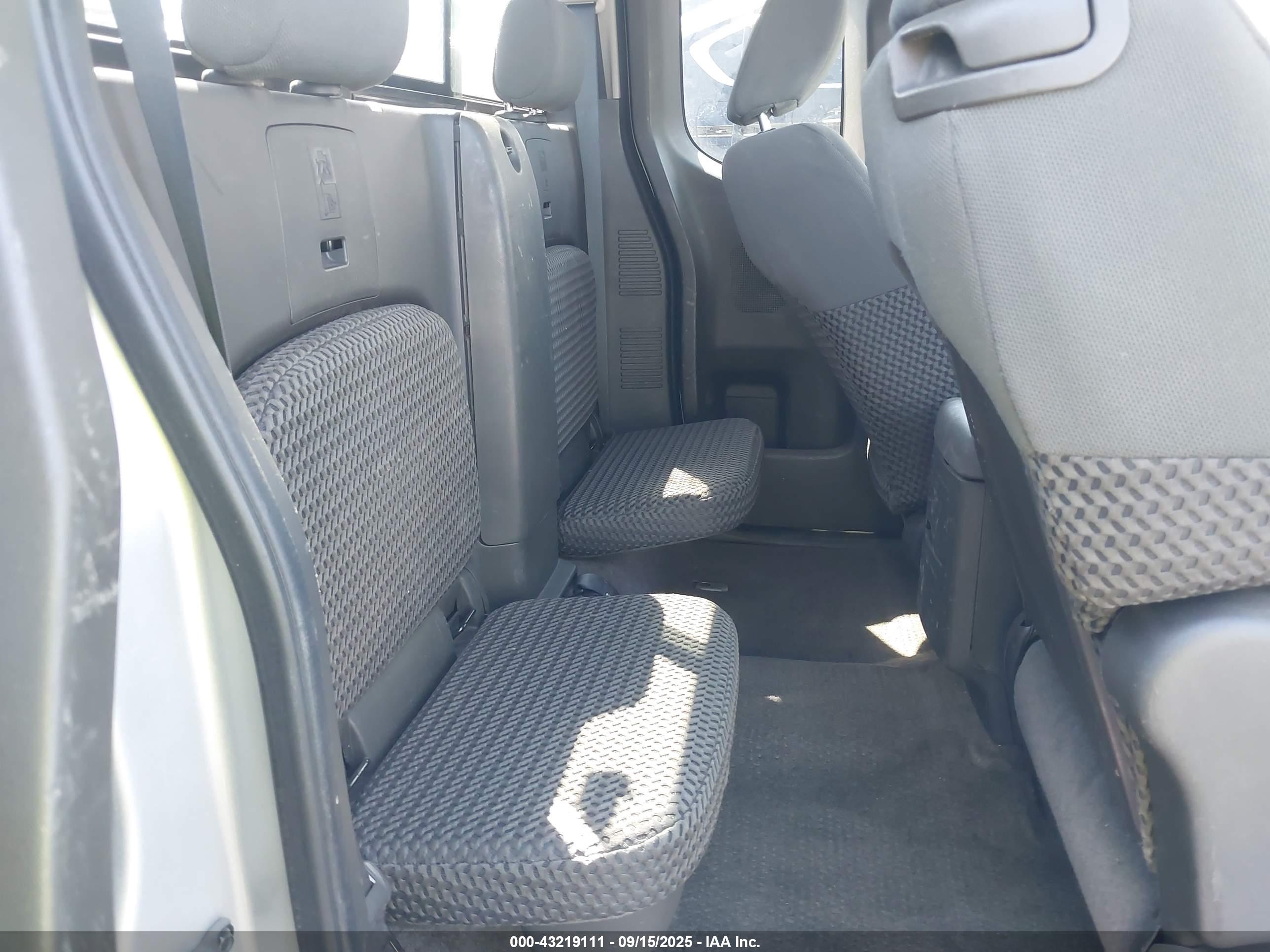 NISSAN FRONTIER image 8