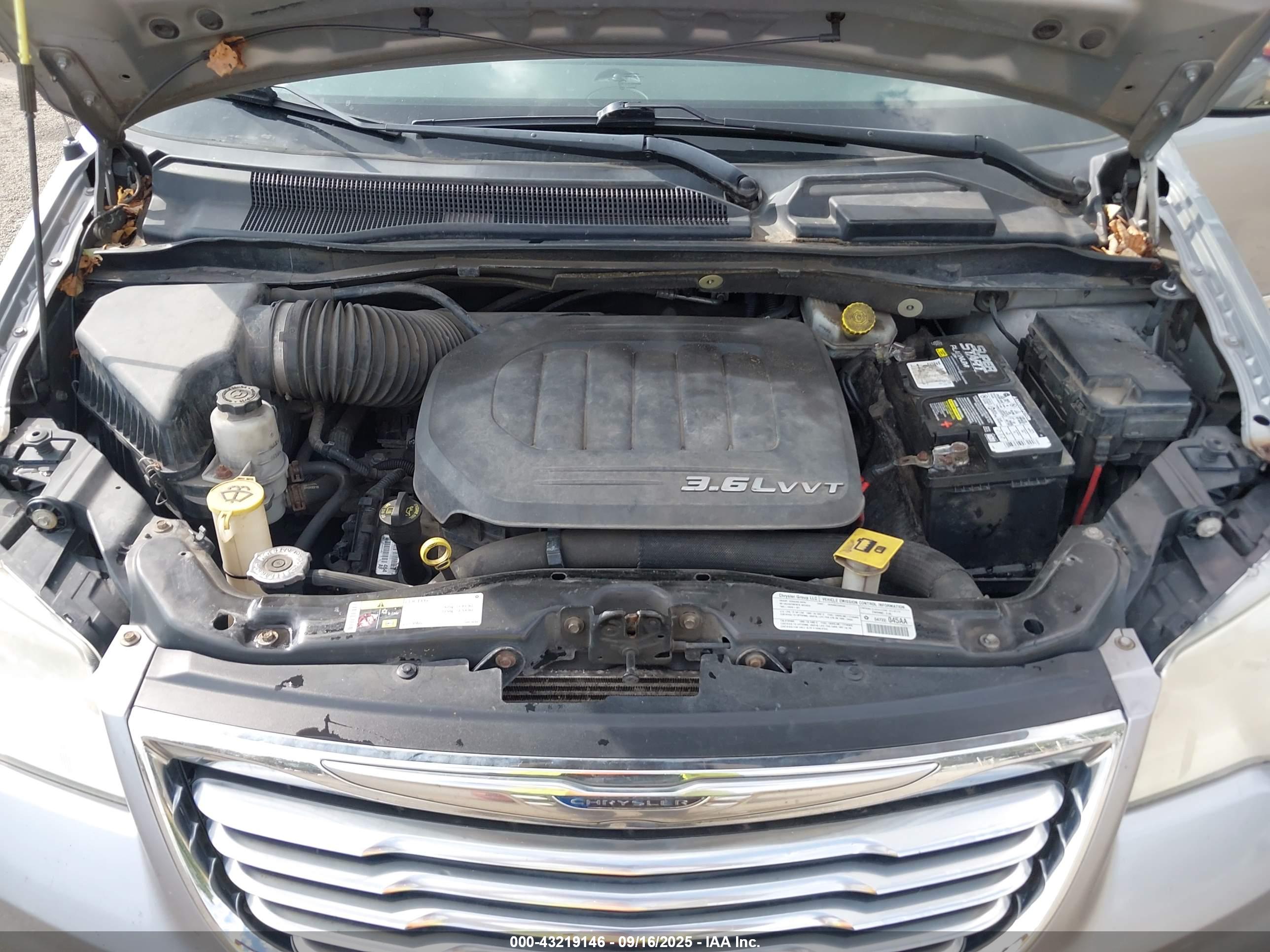 CHRYSLER TOWN image 10