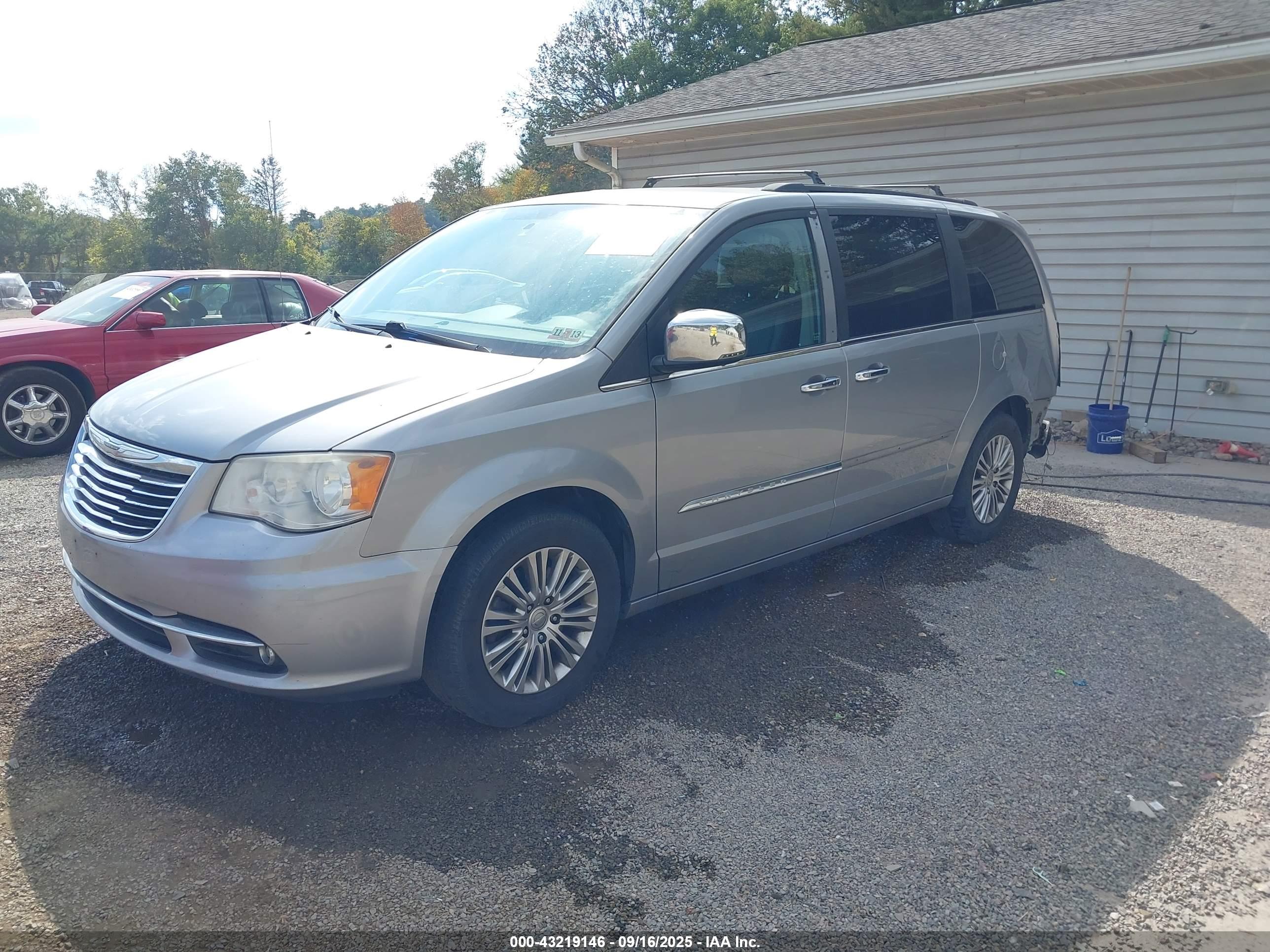 CHRYSLER TOWN image 2
