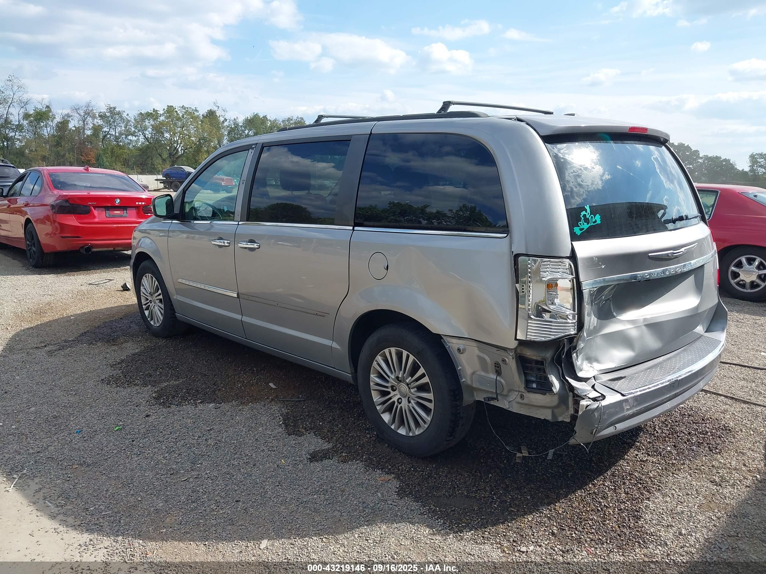 CHRYSLER TOWN image 3