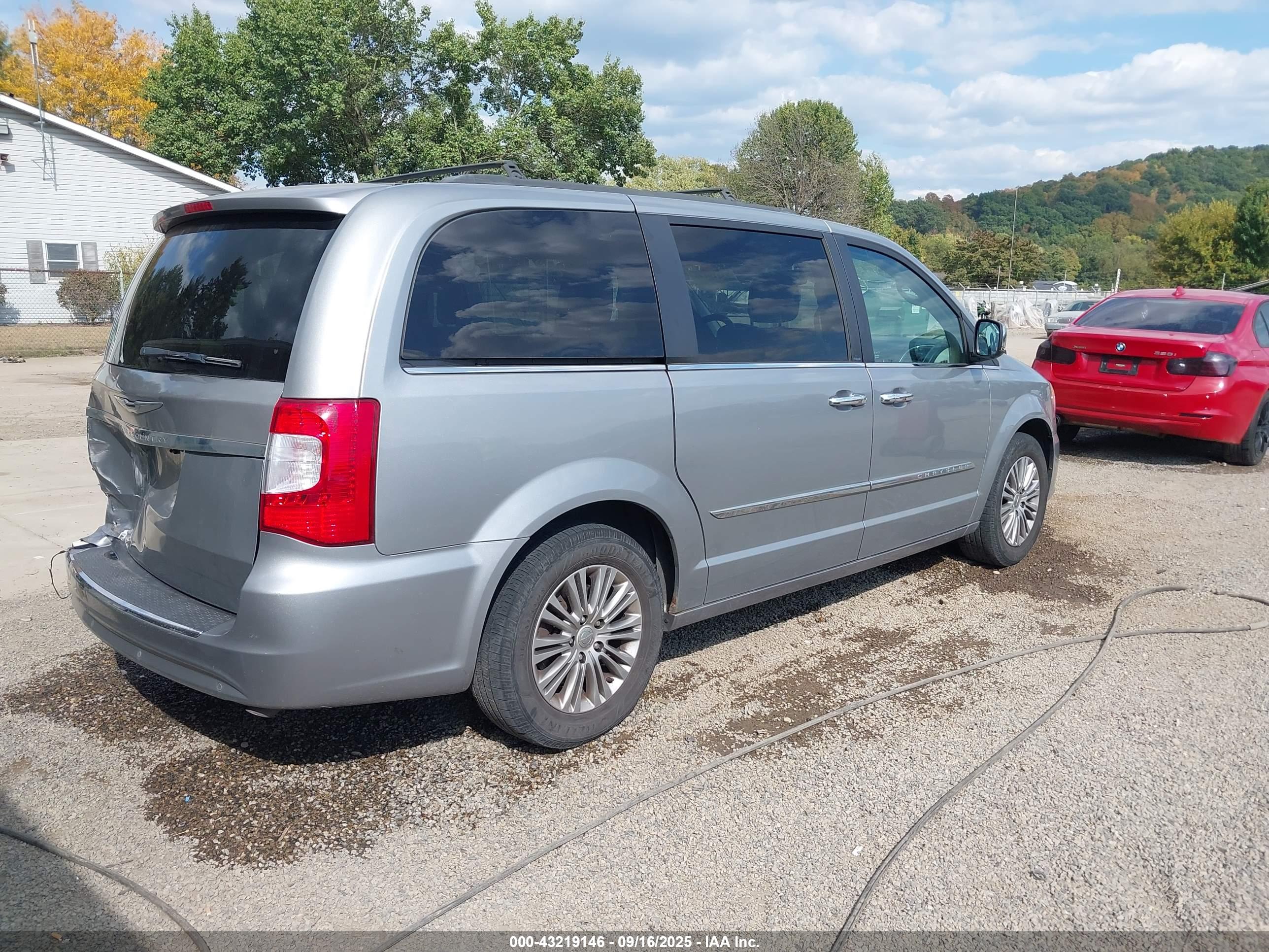 CHRYSLER TOWN image 4