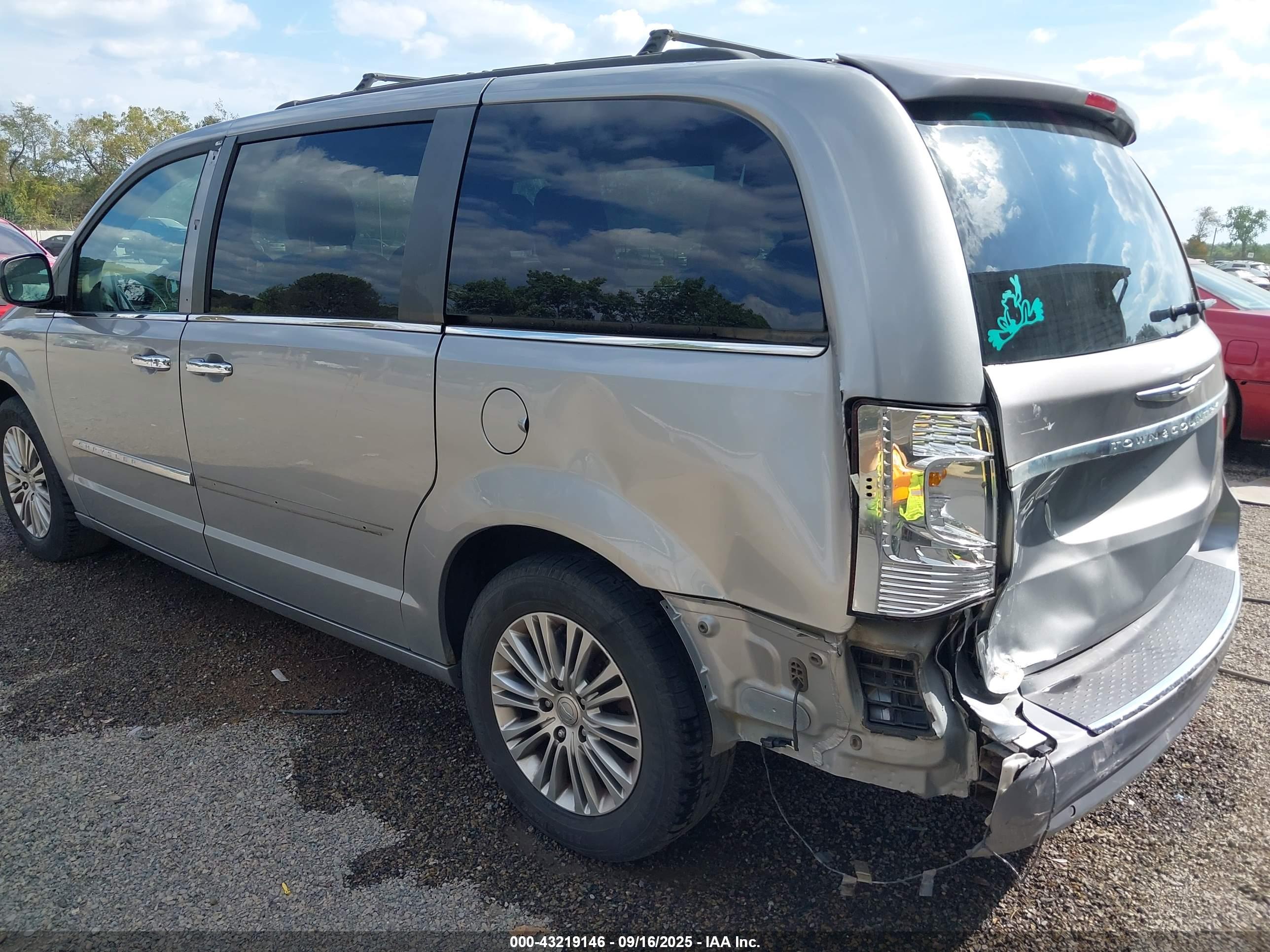CHRYSLER TOWN image 6