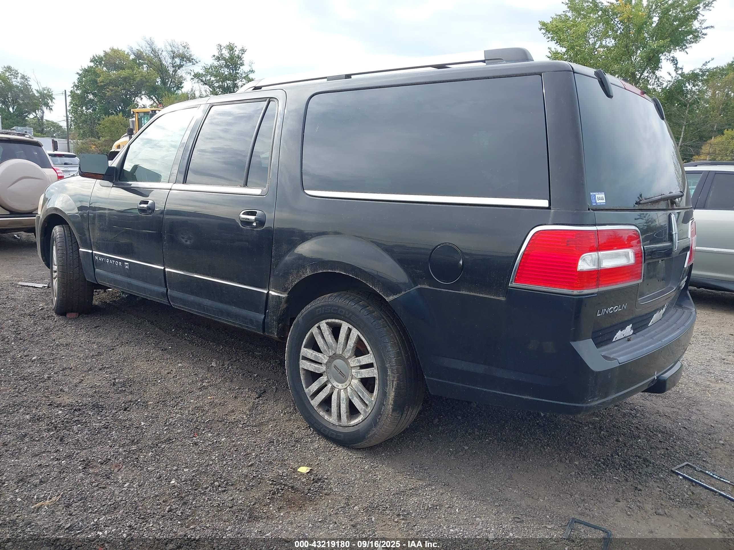 LINCOLN NAVIGATOR image 3