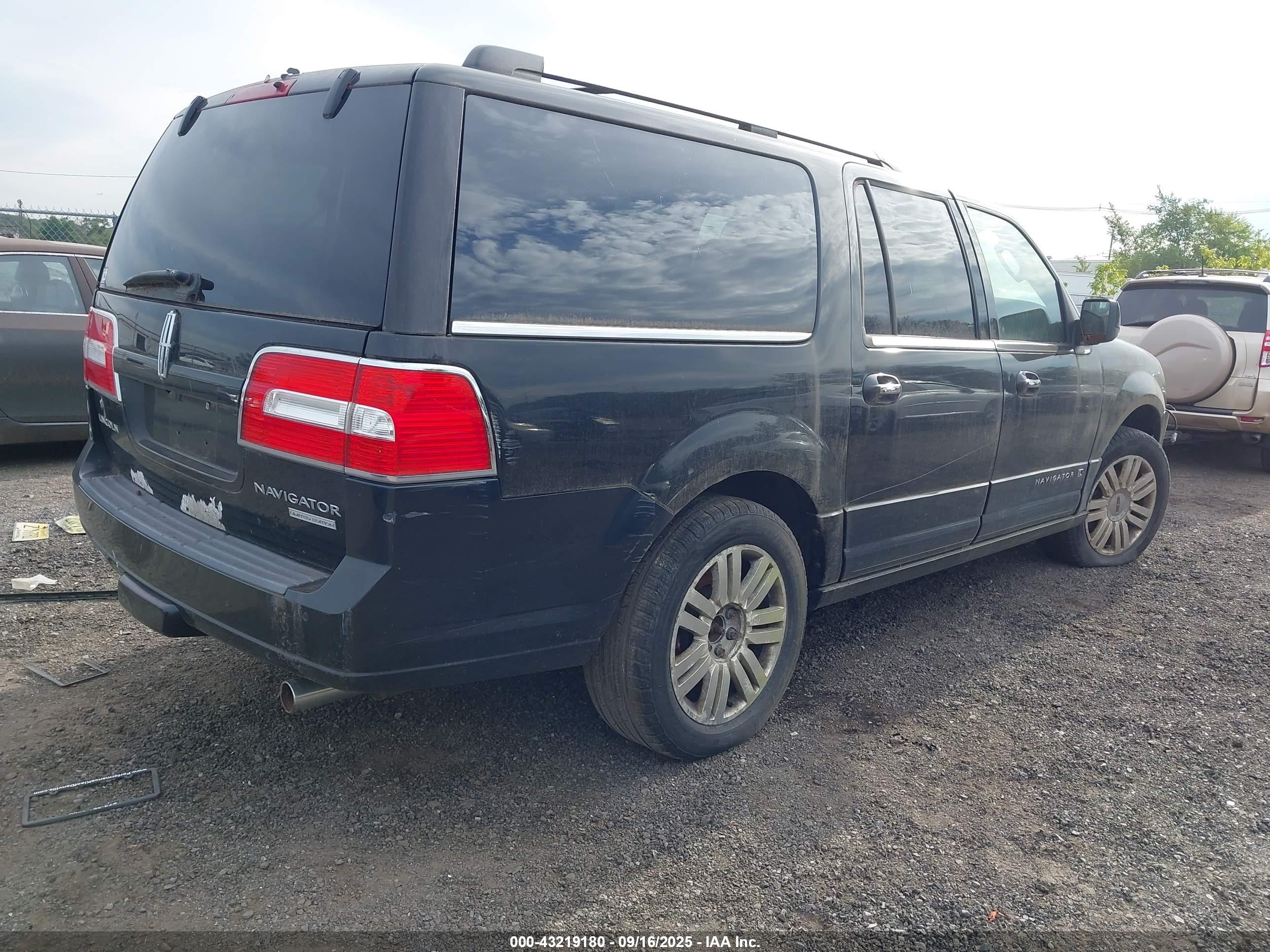 LINCOLN NAVIGATOR image 4