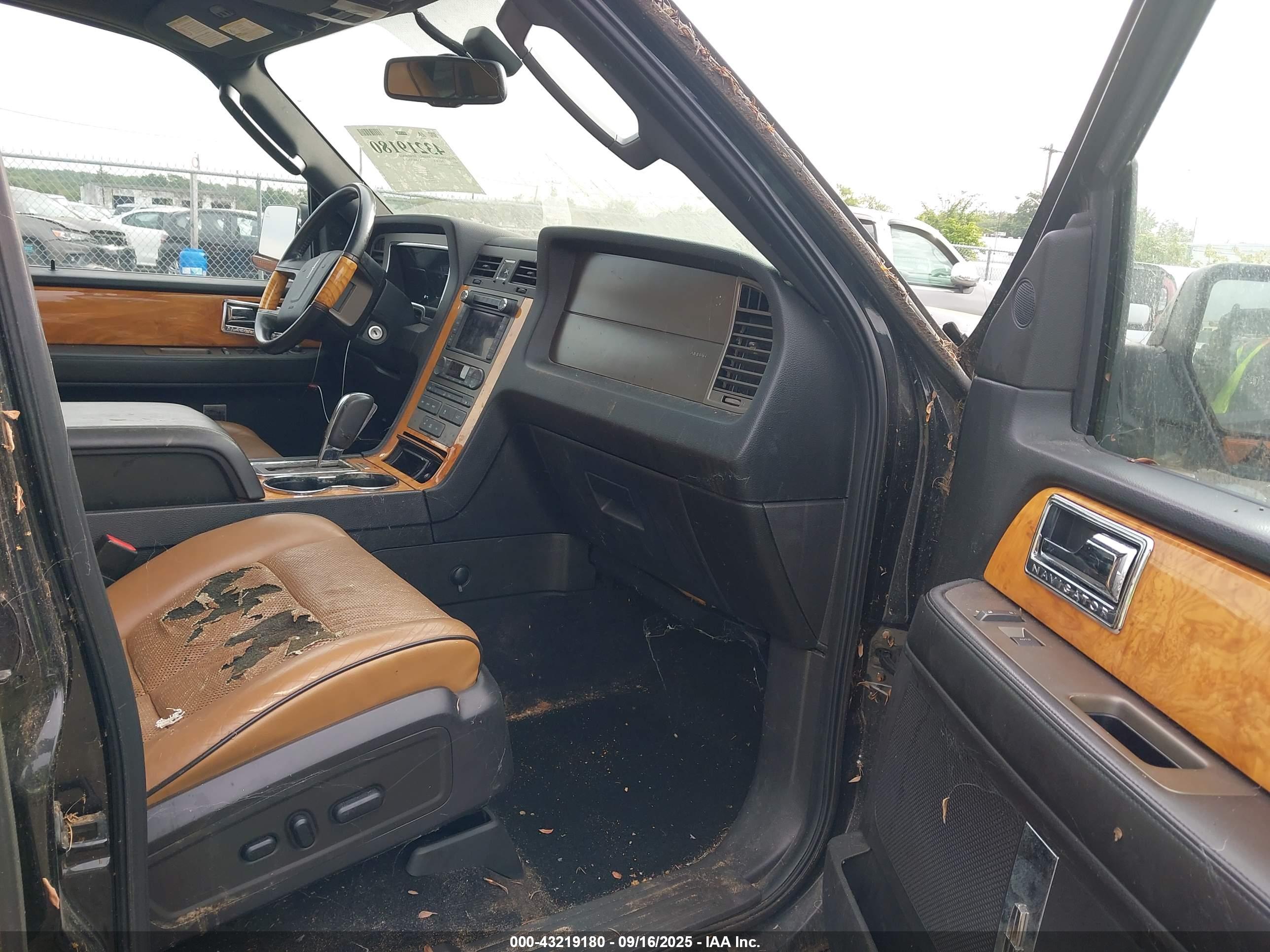 LINCOLN NAVIGATOR image 5