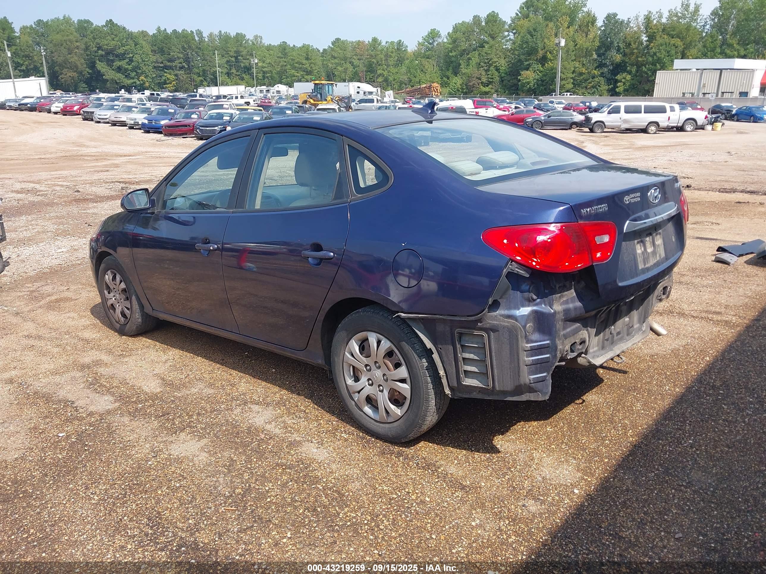 HYUNDAI ELANTRA image 3