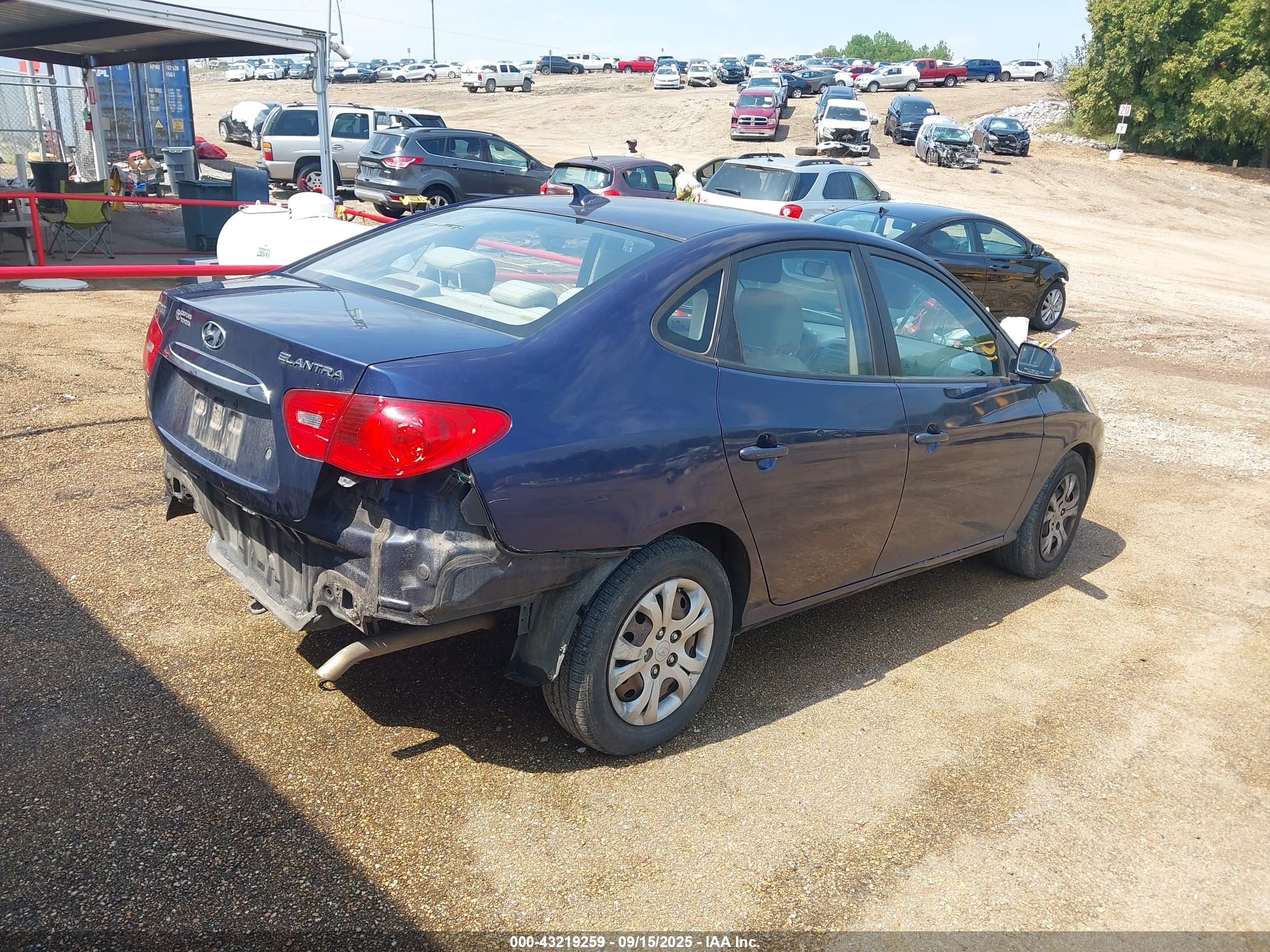 HYUNDAI ELANTRA image 4