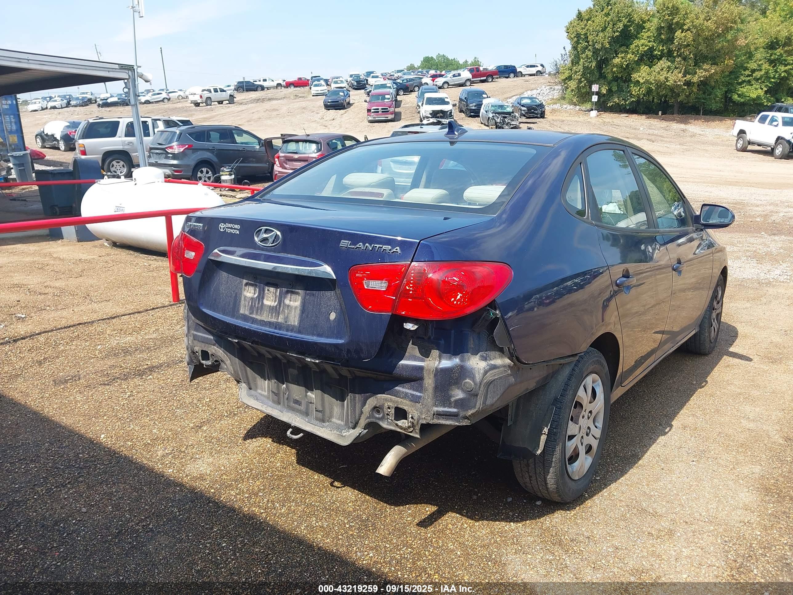 HYUNDAI ELANTRA image 6
