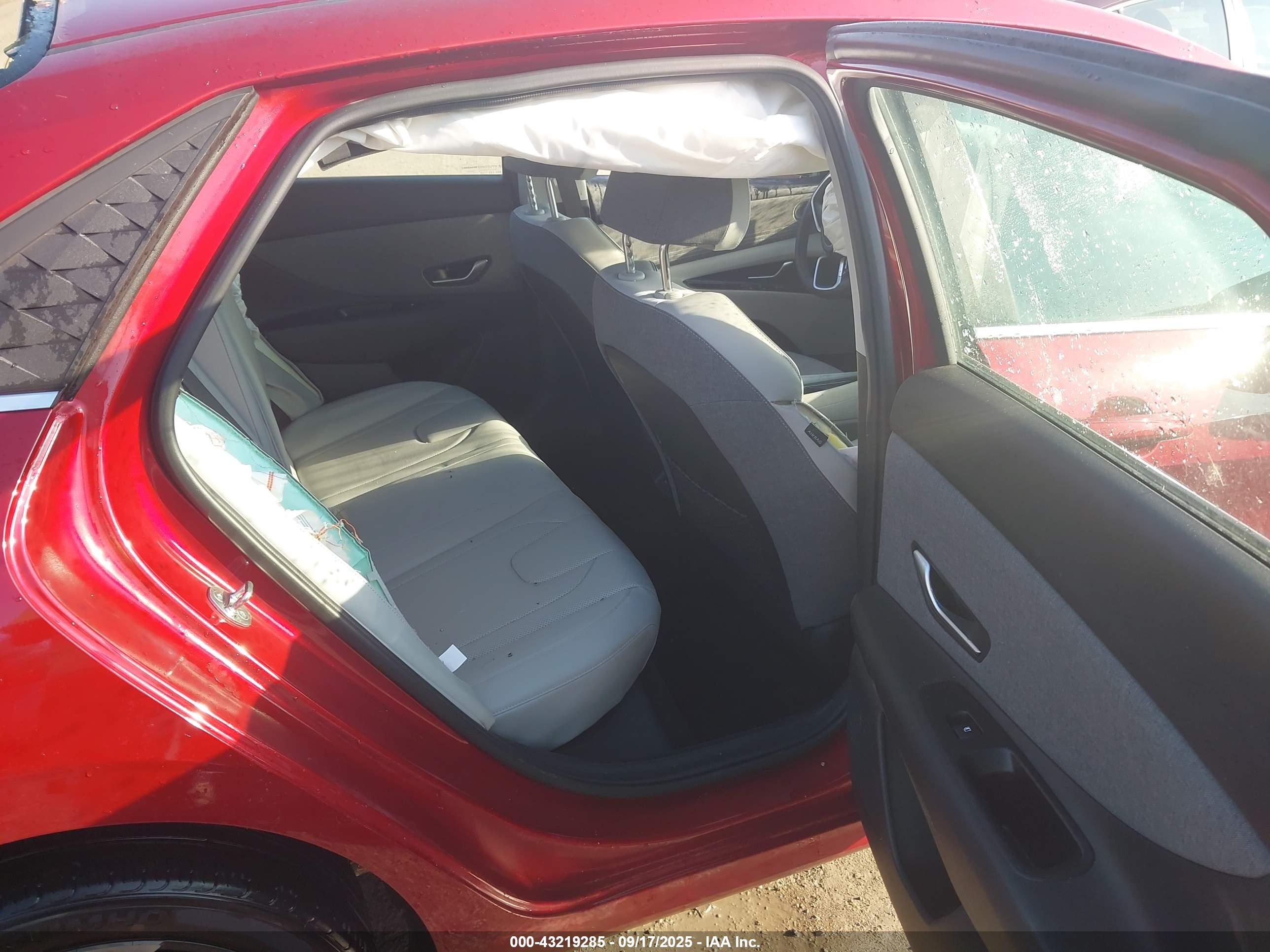 HYUNDAI ELANTRA image 8