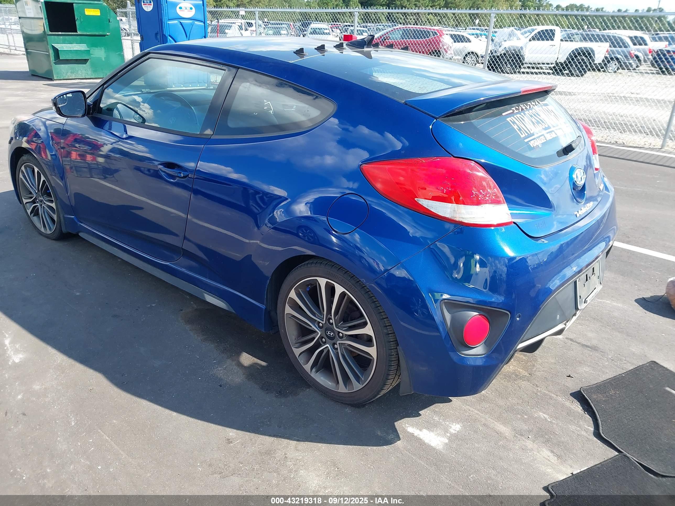HYUNDAI VELOSTER image 3