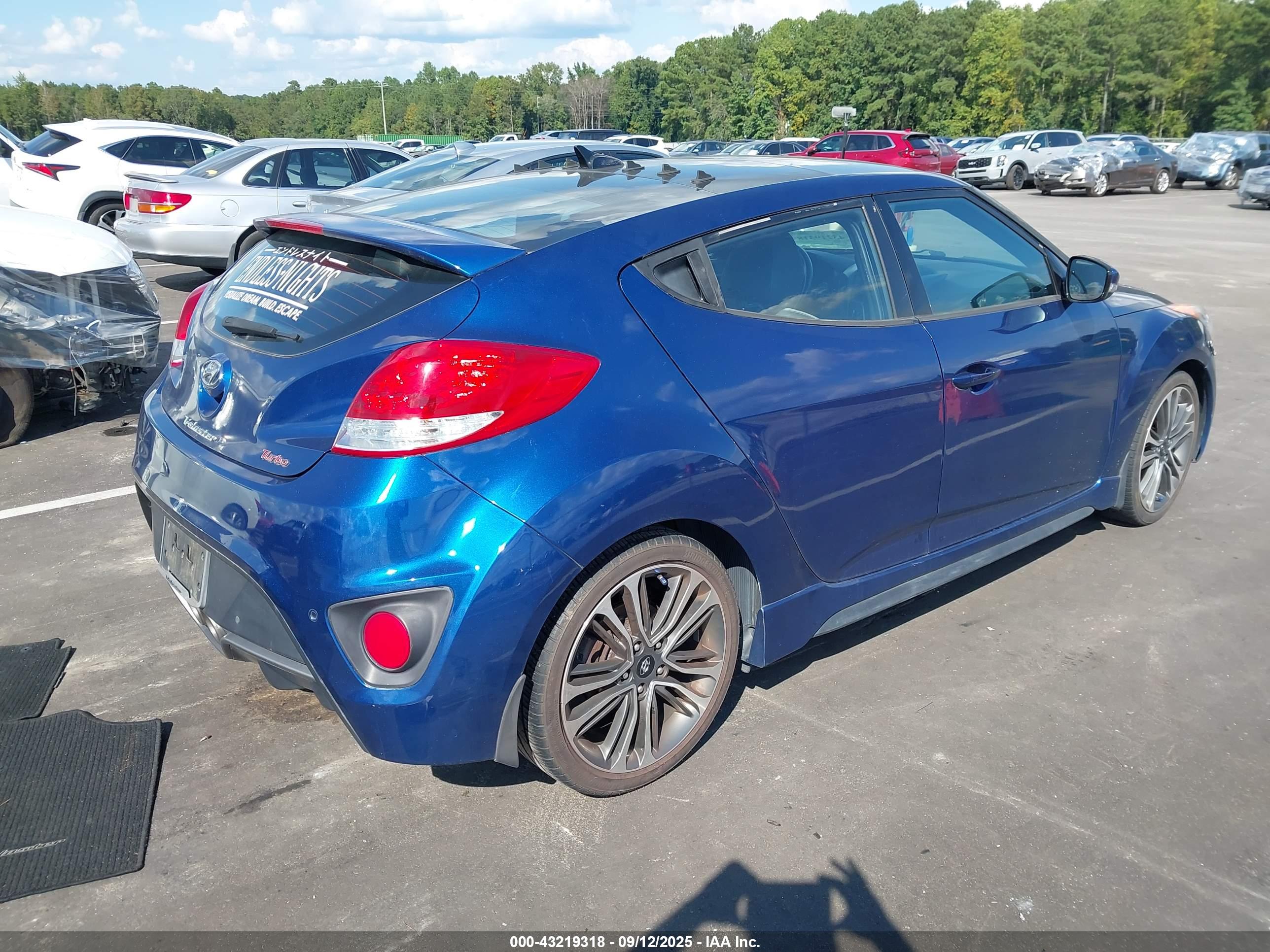 HYUNDAI VELOSTER image 4