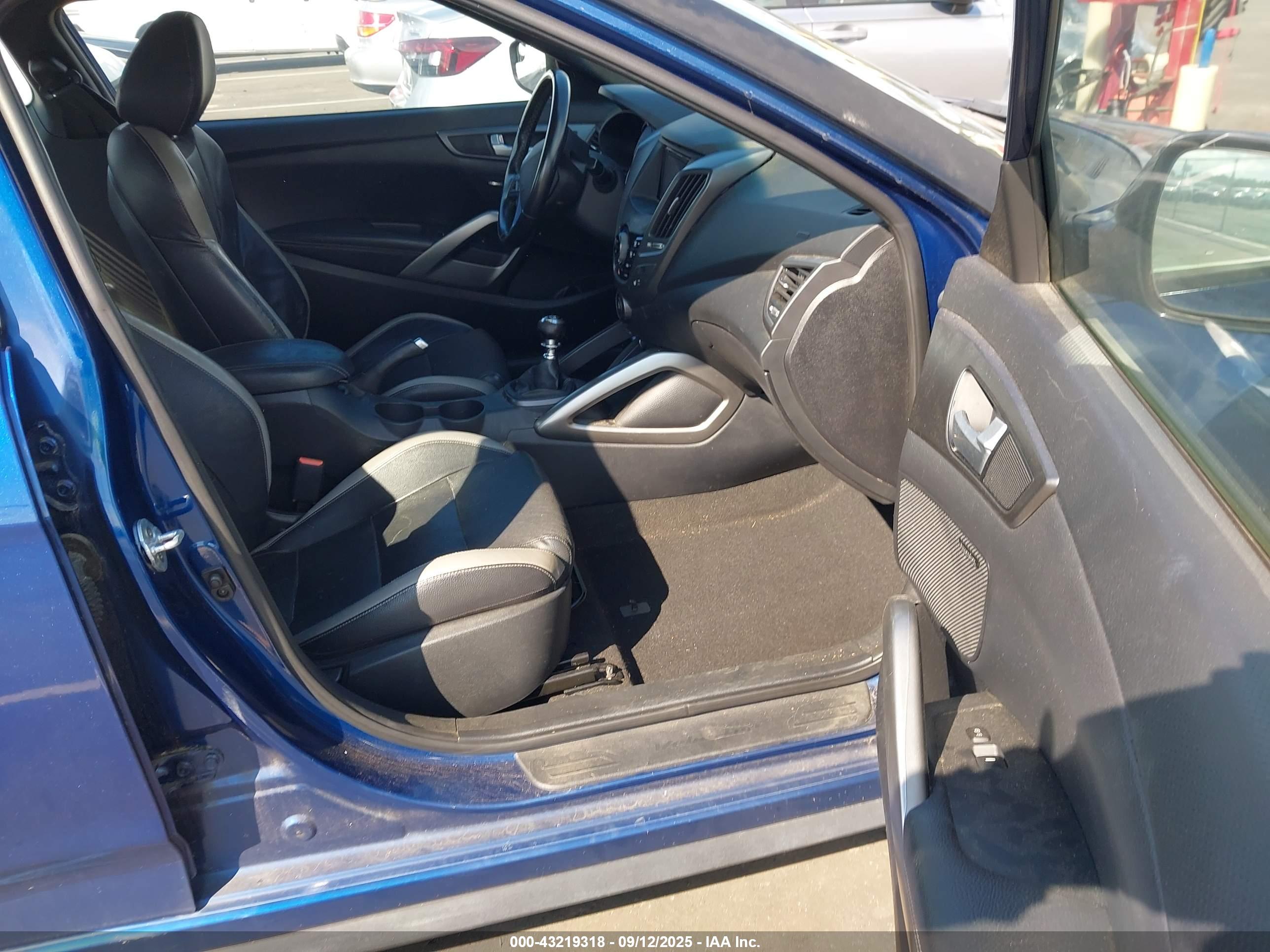 HYUNDAI VELOSTER image 5