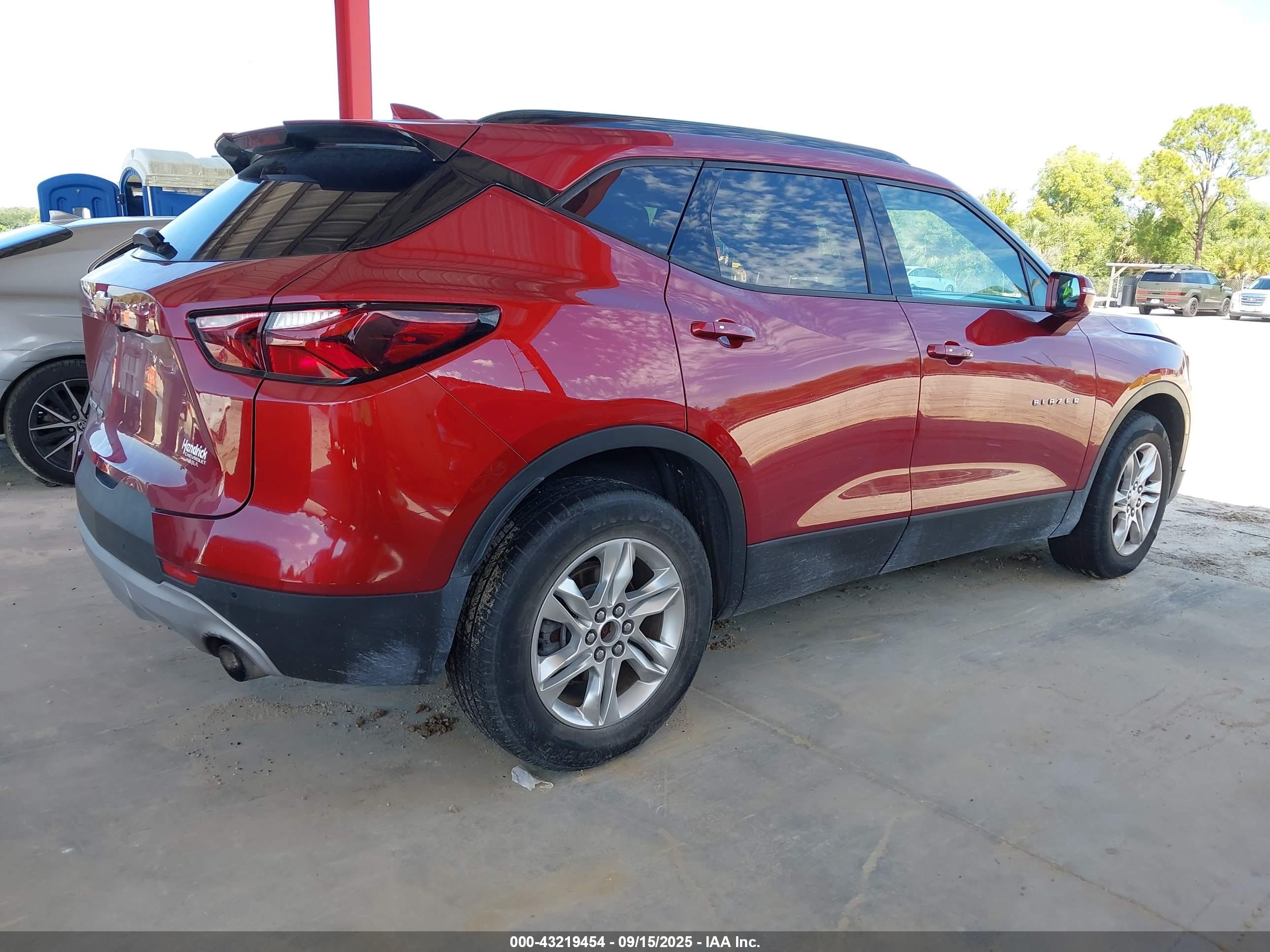 CHEVROLET BLAZER image 4