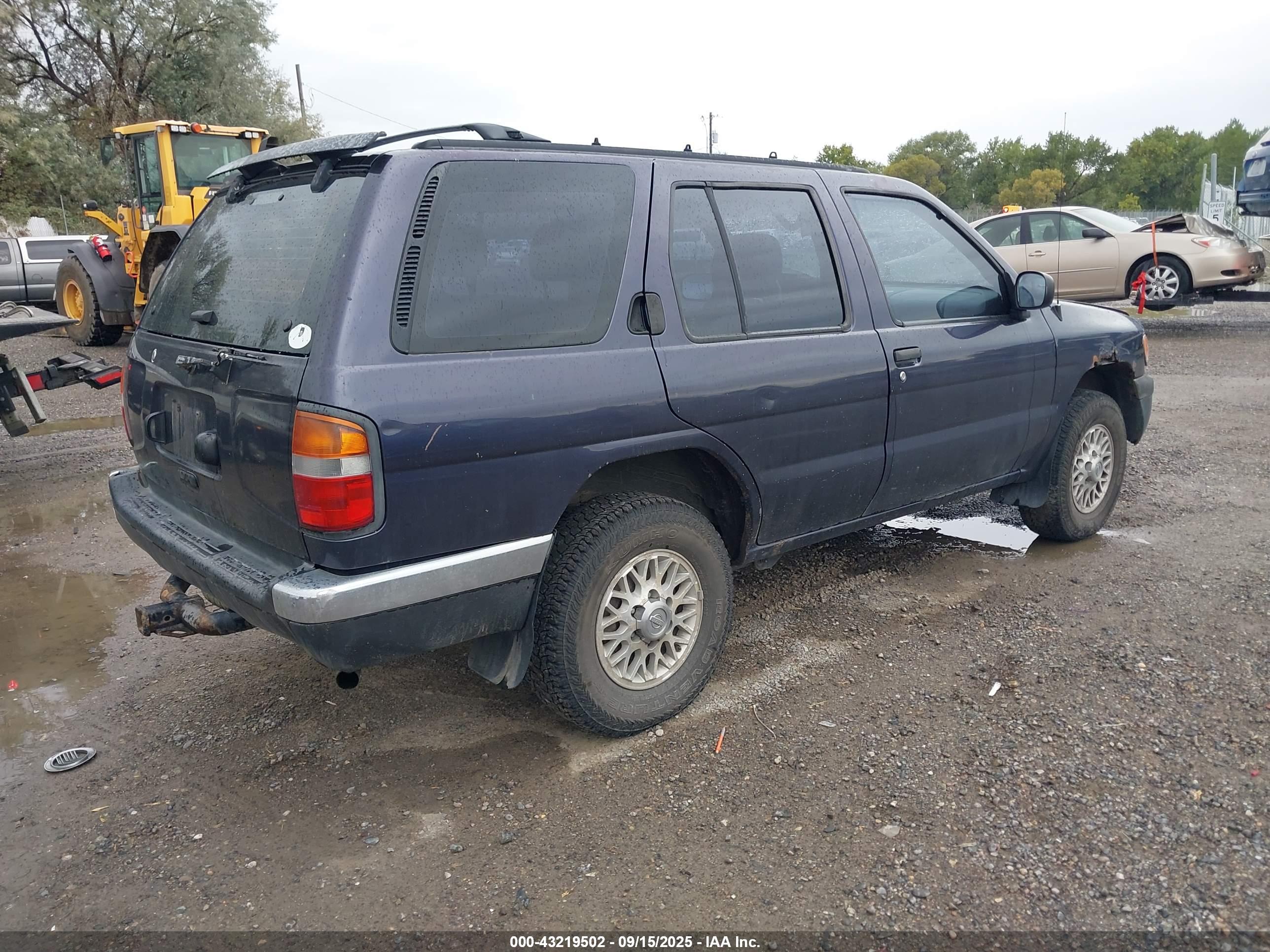 NISSAN PATHFINDER image 4