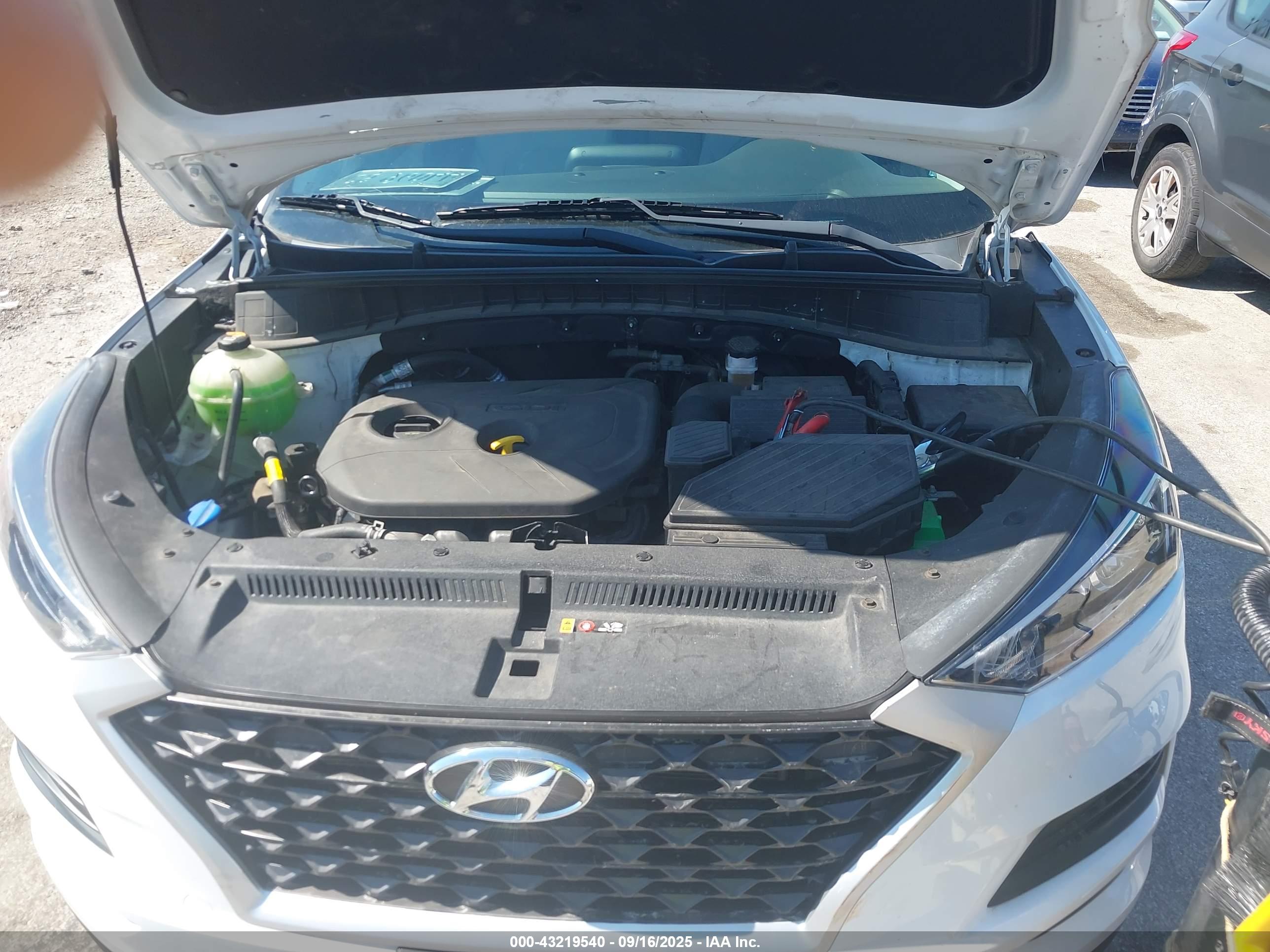 HYUNDAI TUCSON image 10
