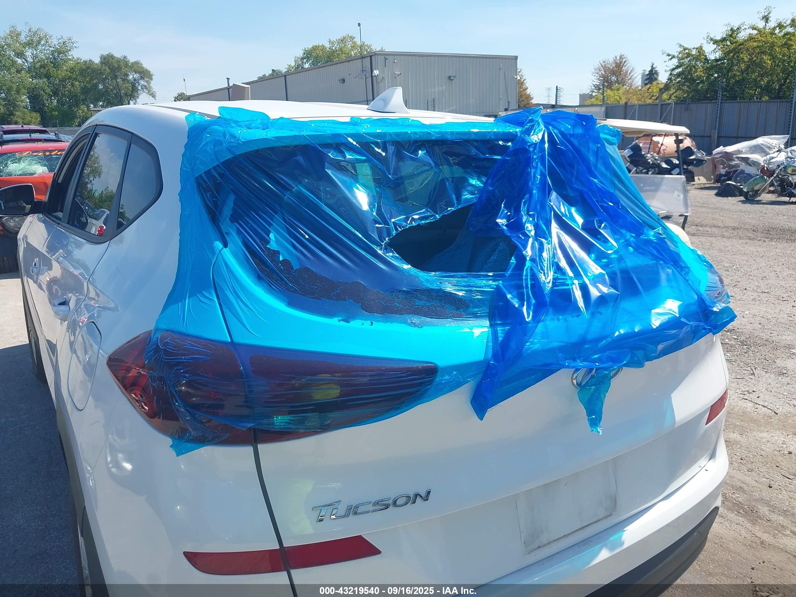 HYUNDAI TUCSON image 6