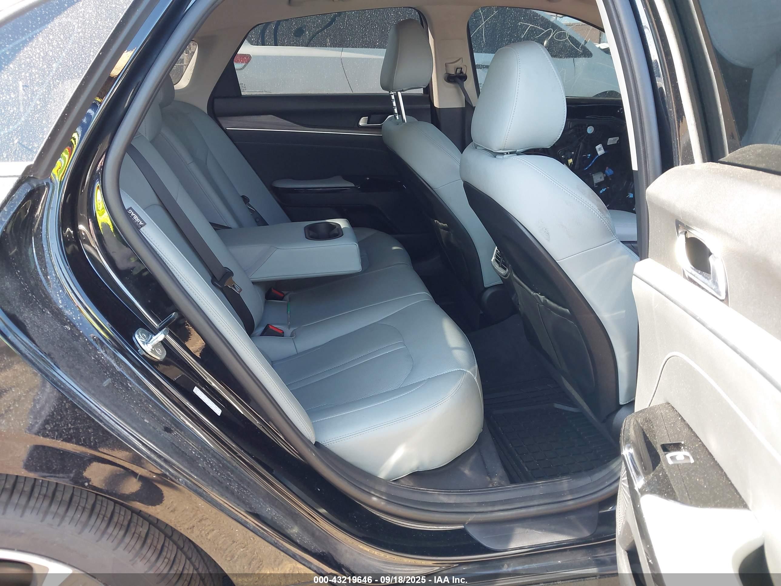 KIA K5 image 8
