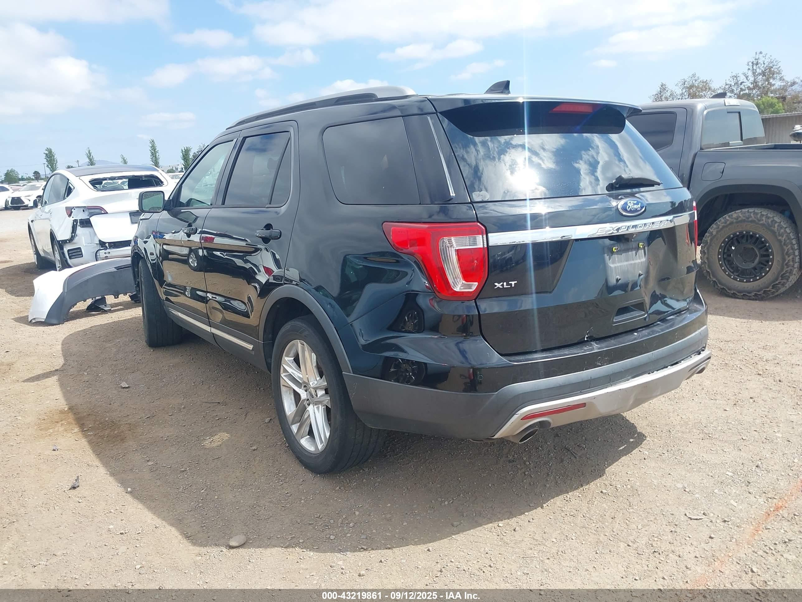 FORD EXPLORER image 3