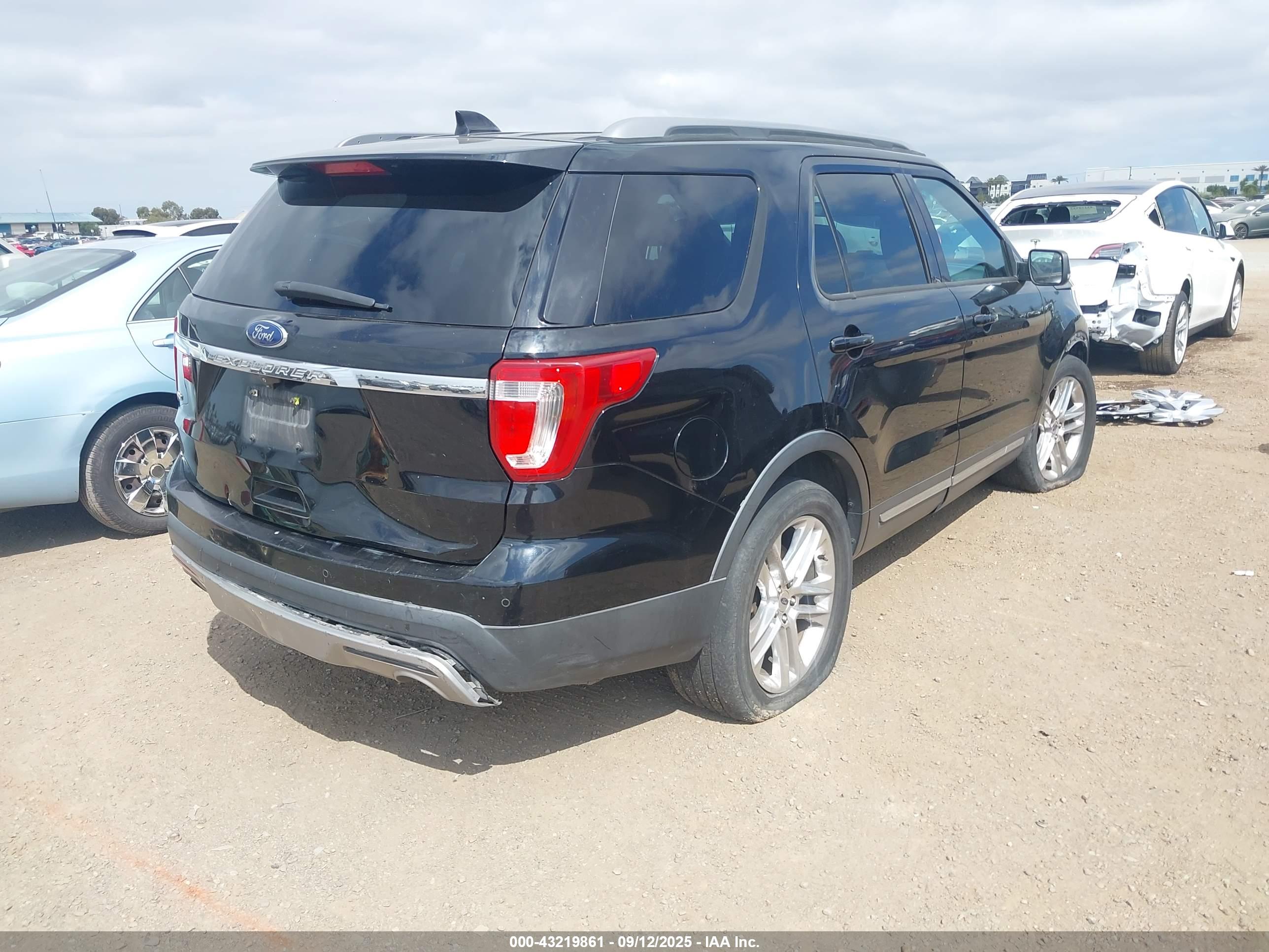 FORD EXPLORER image 4
