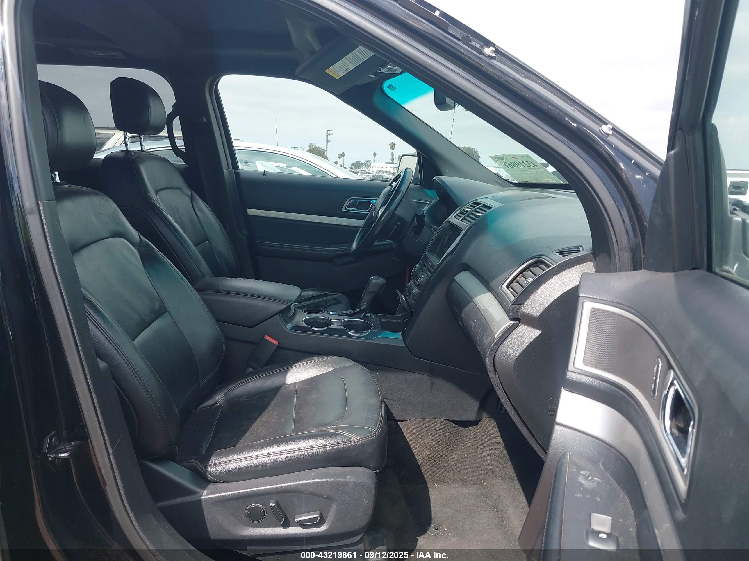 FORD EXPLORER image 5