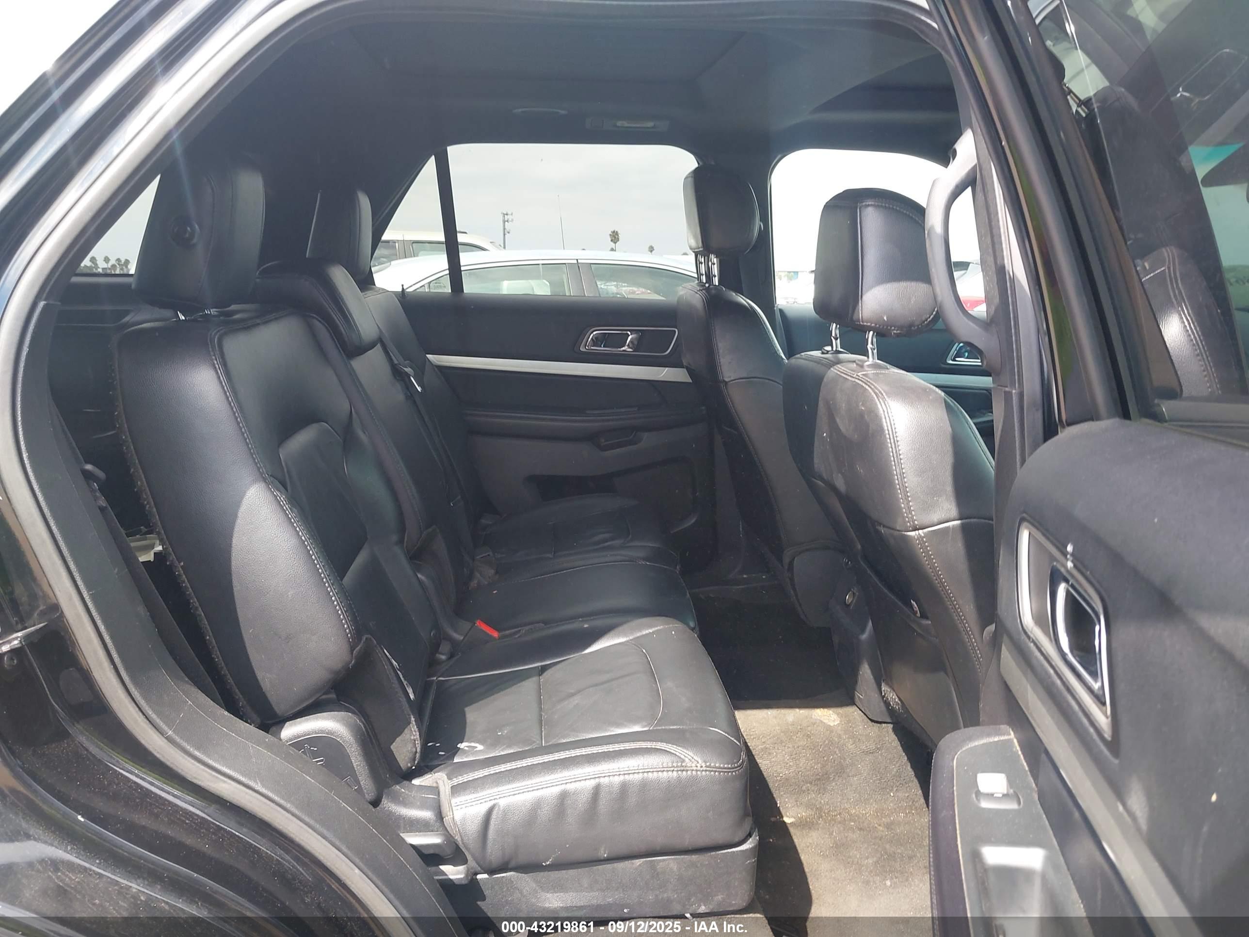 FORD EXPLORER image 8