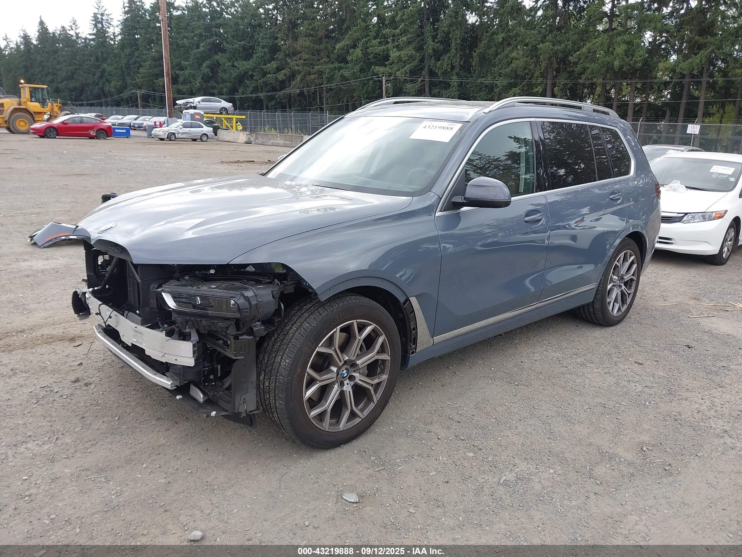BMW X7 image 2