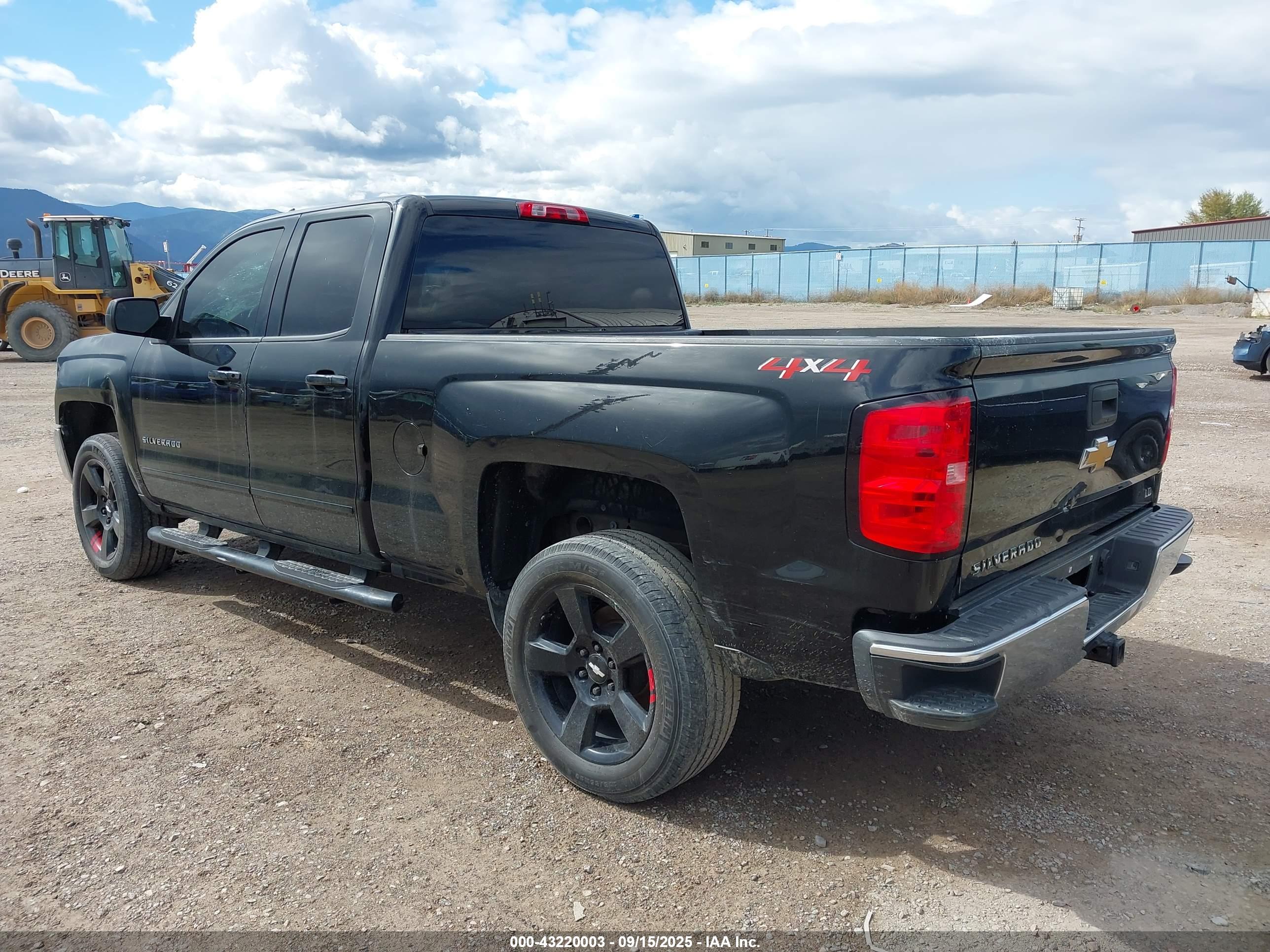 CHEVROLET SILVERADO image 3