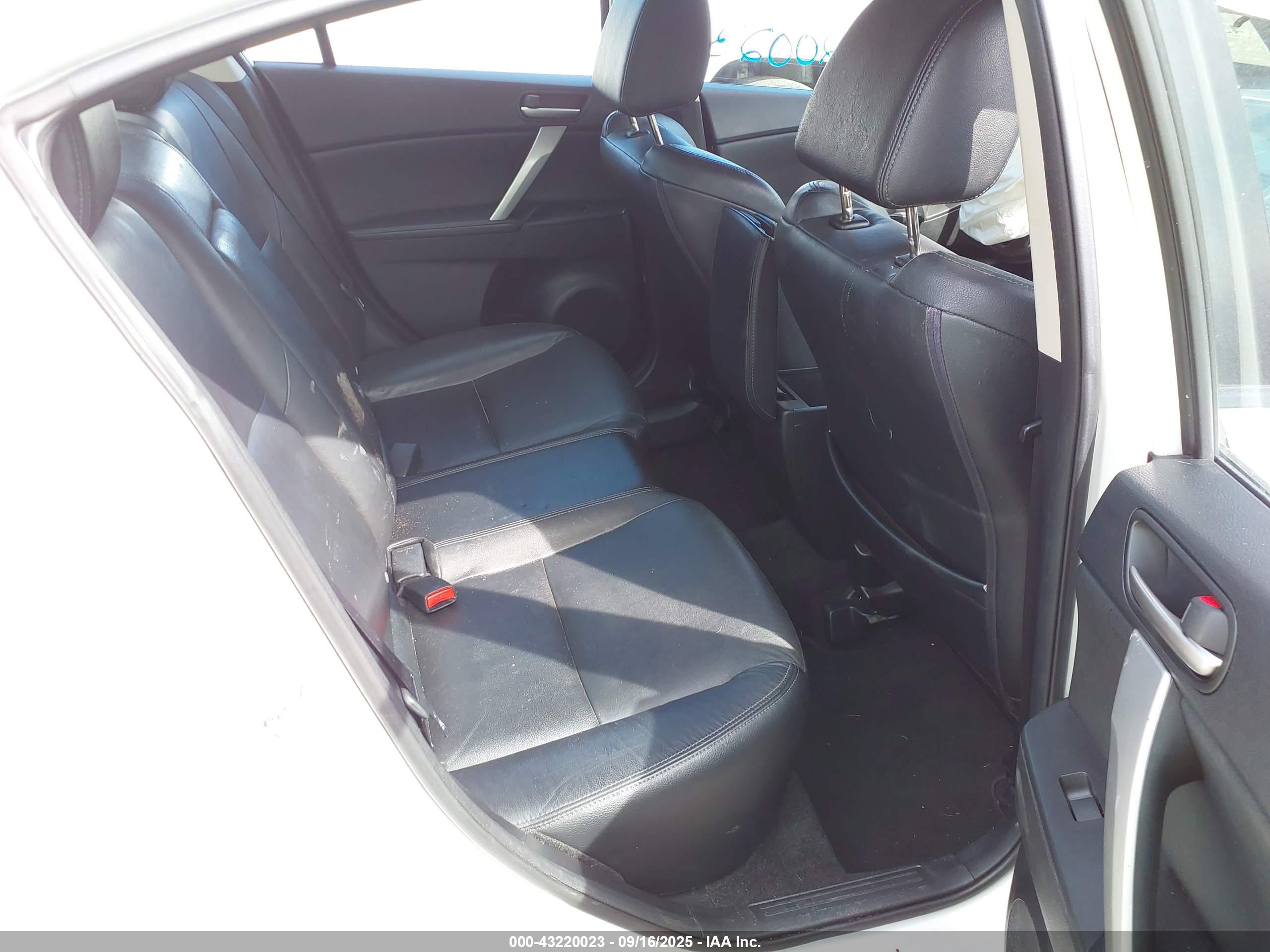 MAZDA MAZDA3 image 8