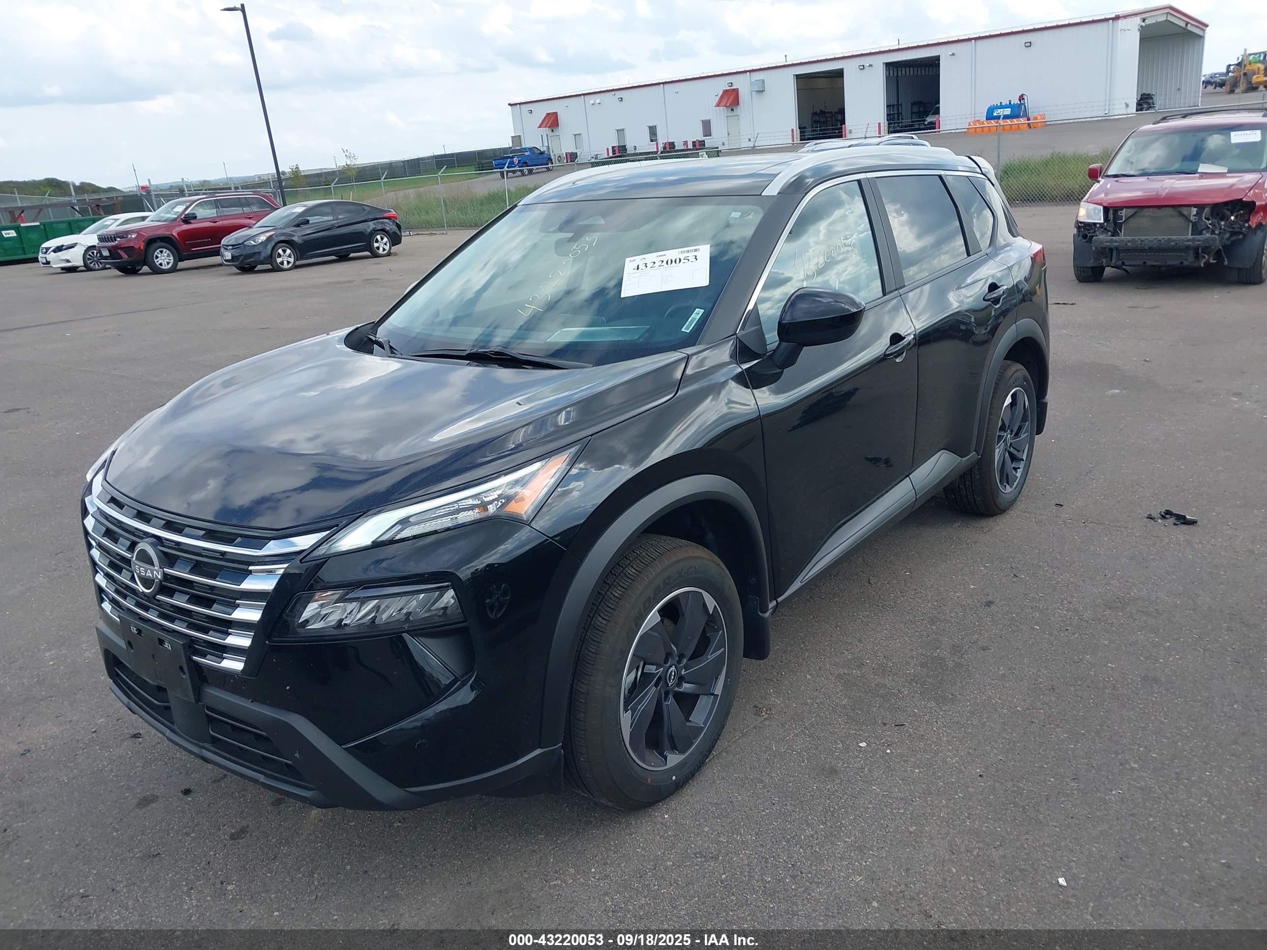 NISSAN ROGUE image 2