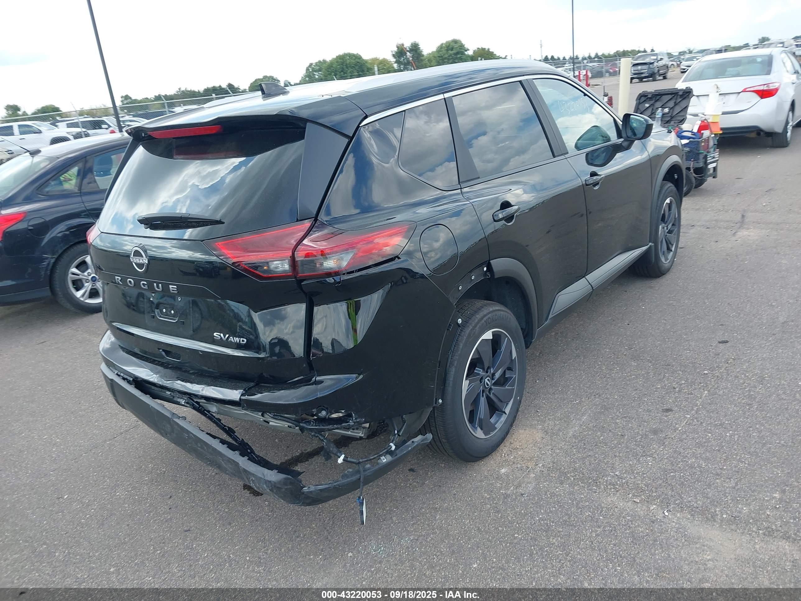 NISSAN ROGUE image 4