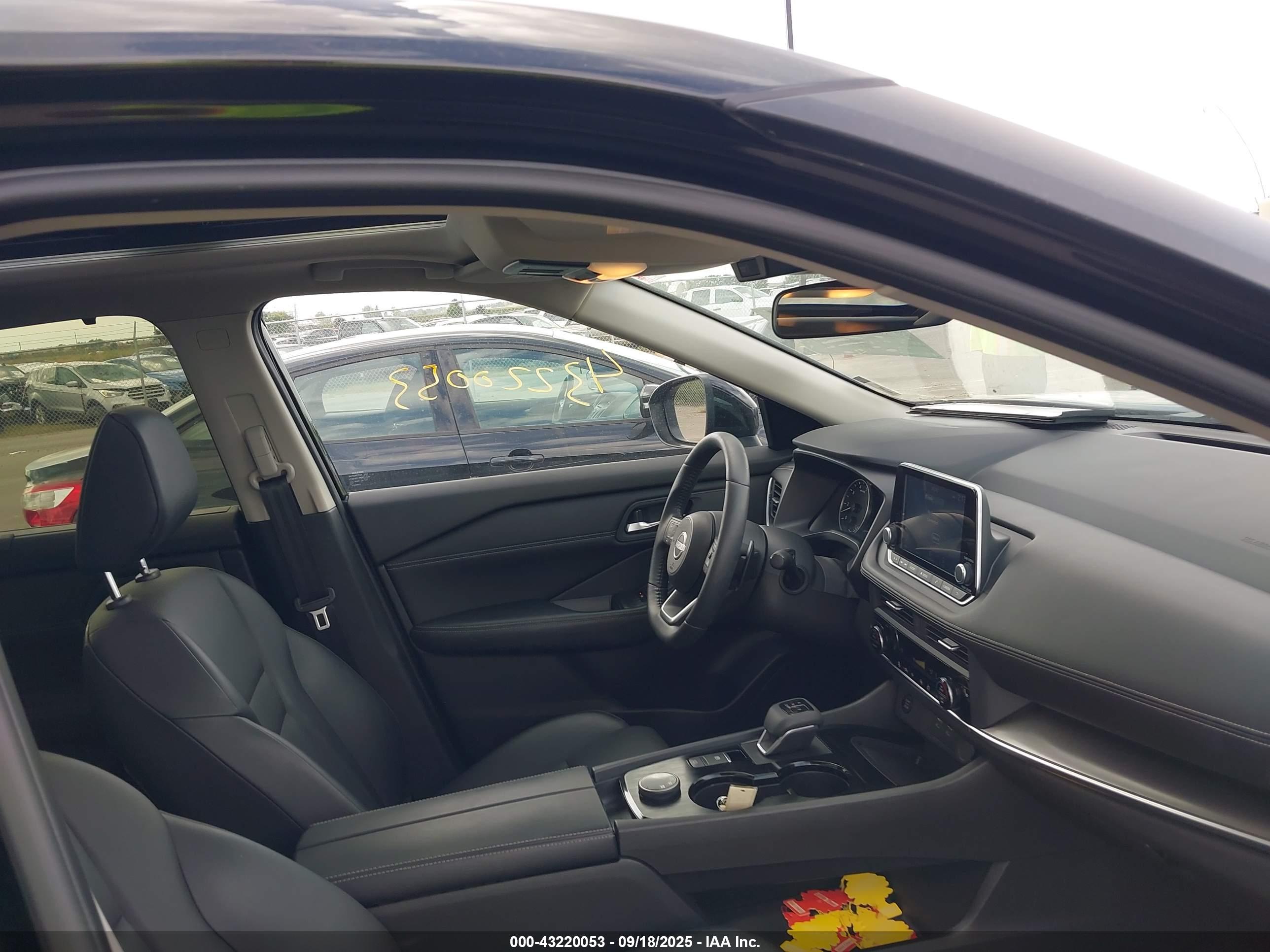 NISSAN ROGUE image 5