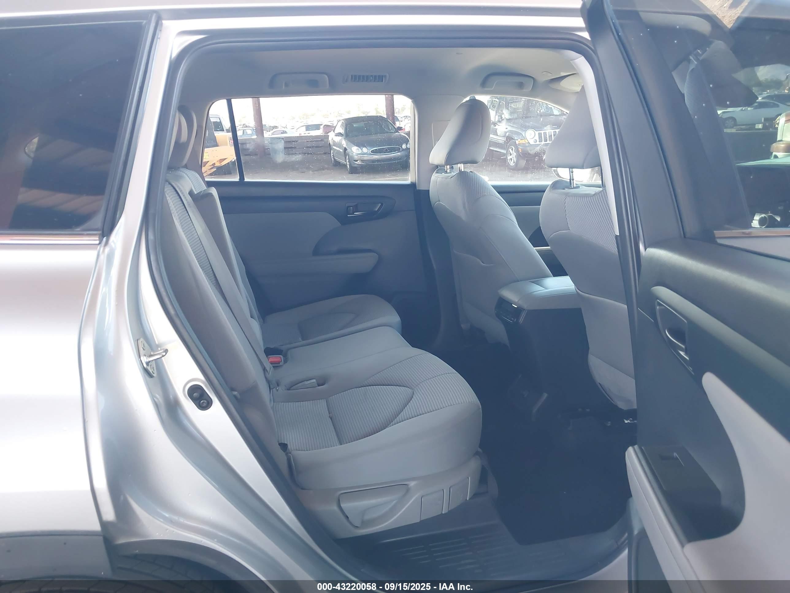 TOYOTA HIGHLANDER image 8