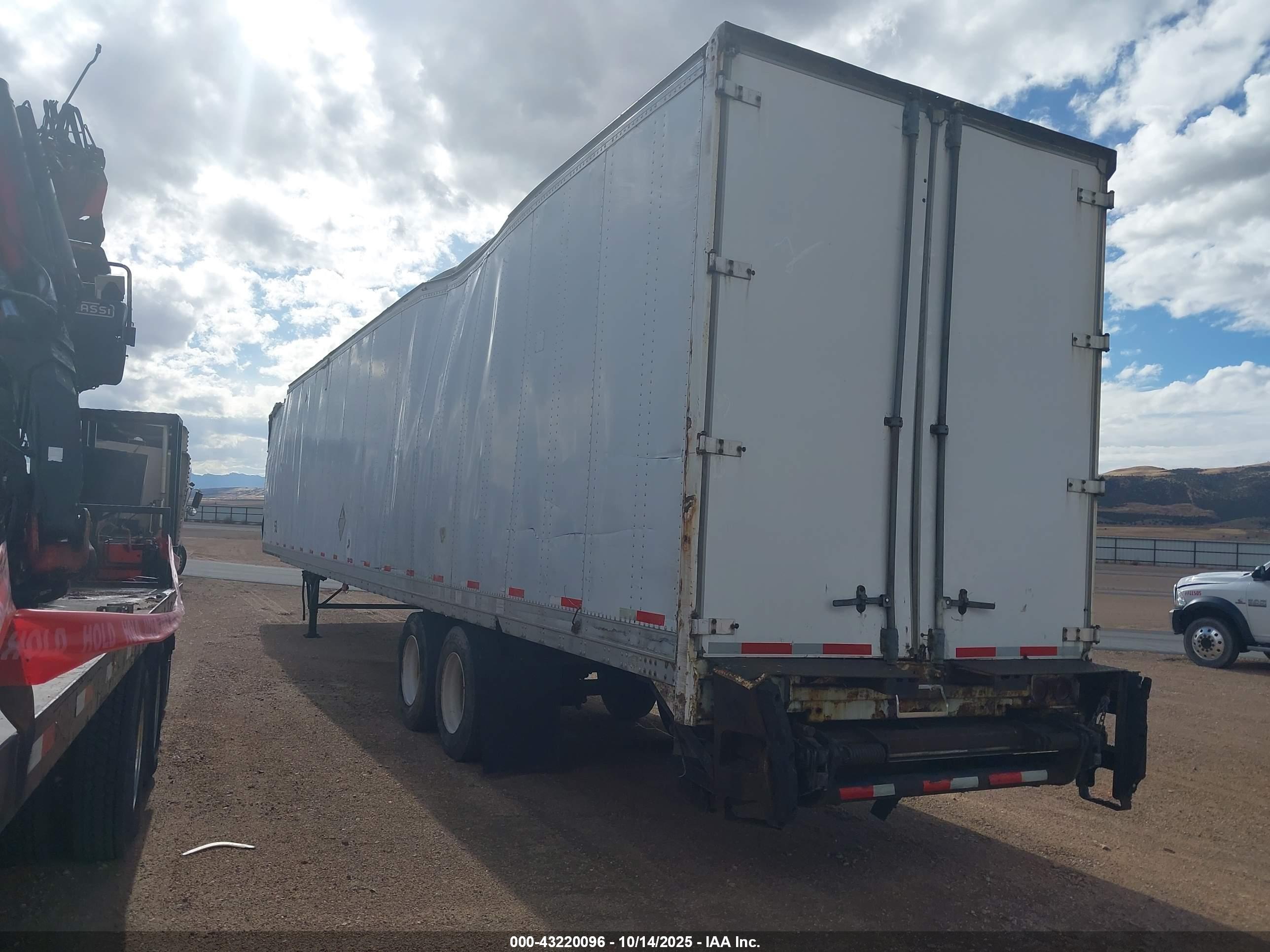 STOUGHTON TRAILERS image 3