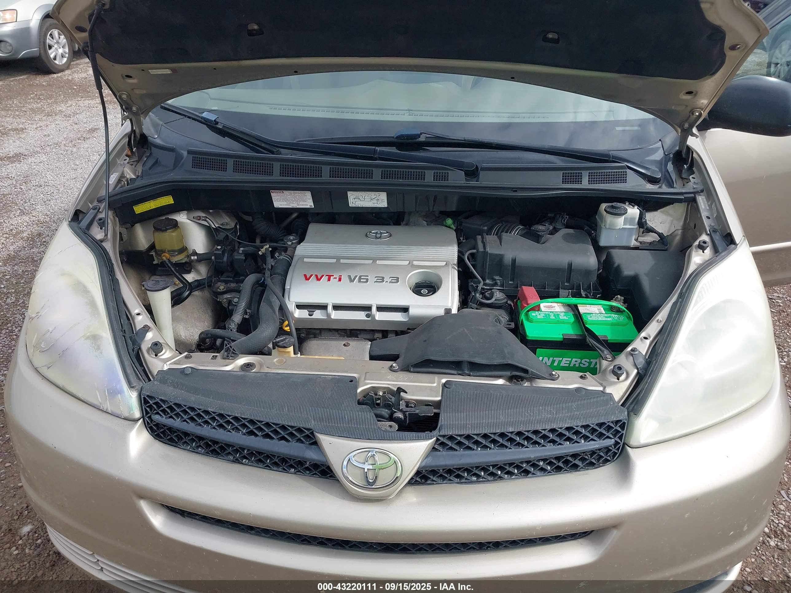 TOYOTA SIENNA image 10