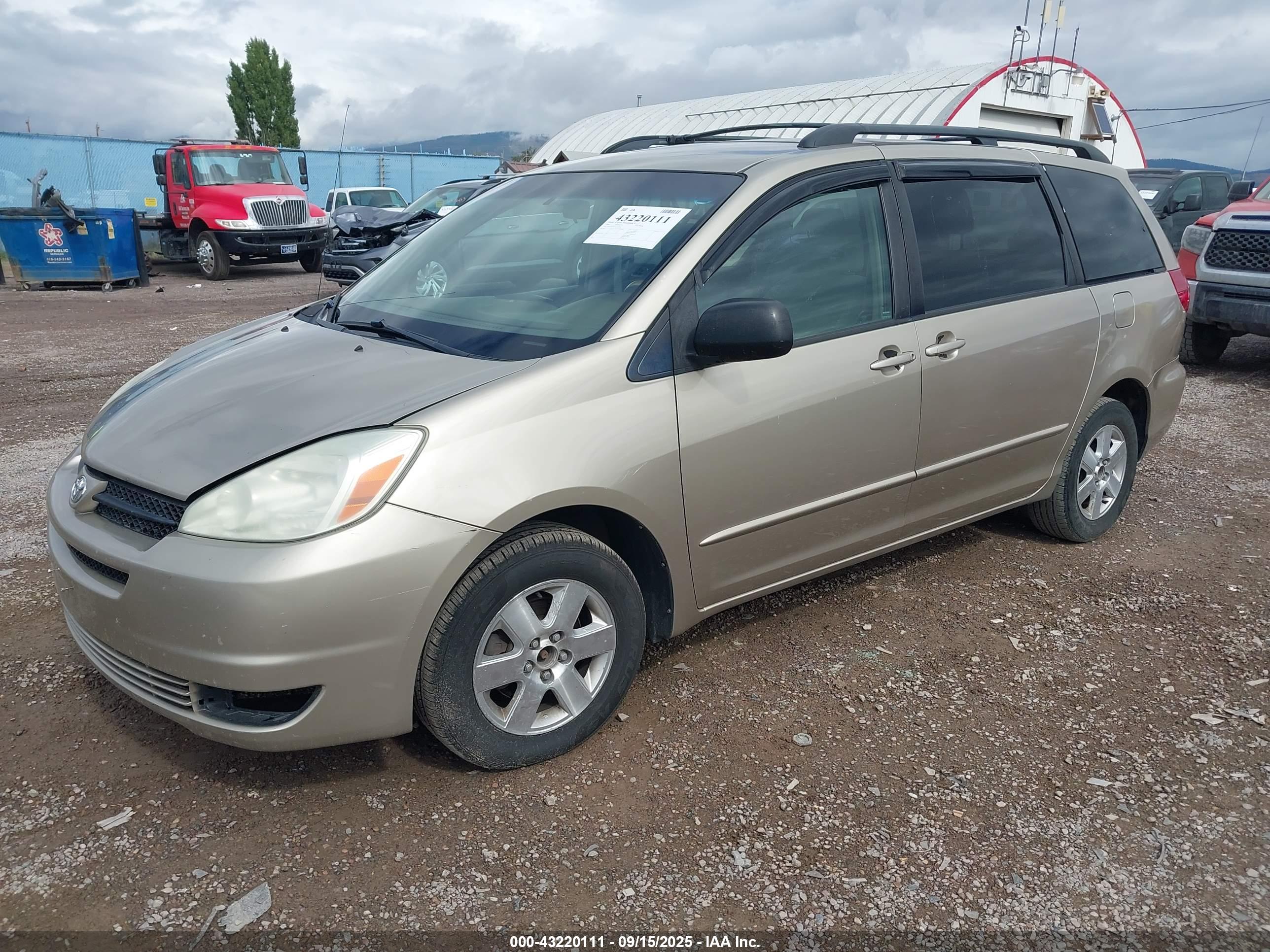 TOYOTA SIENNA image 2