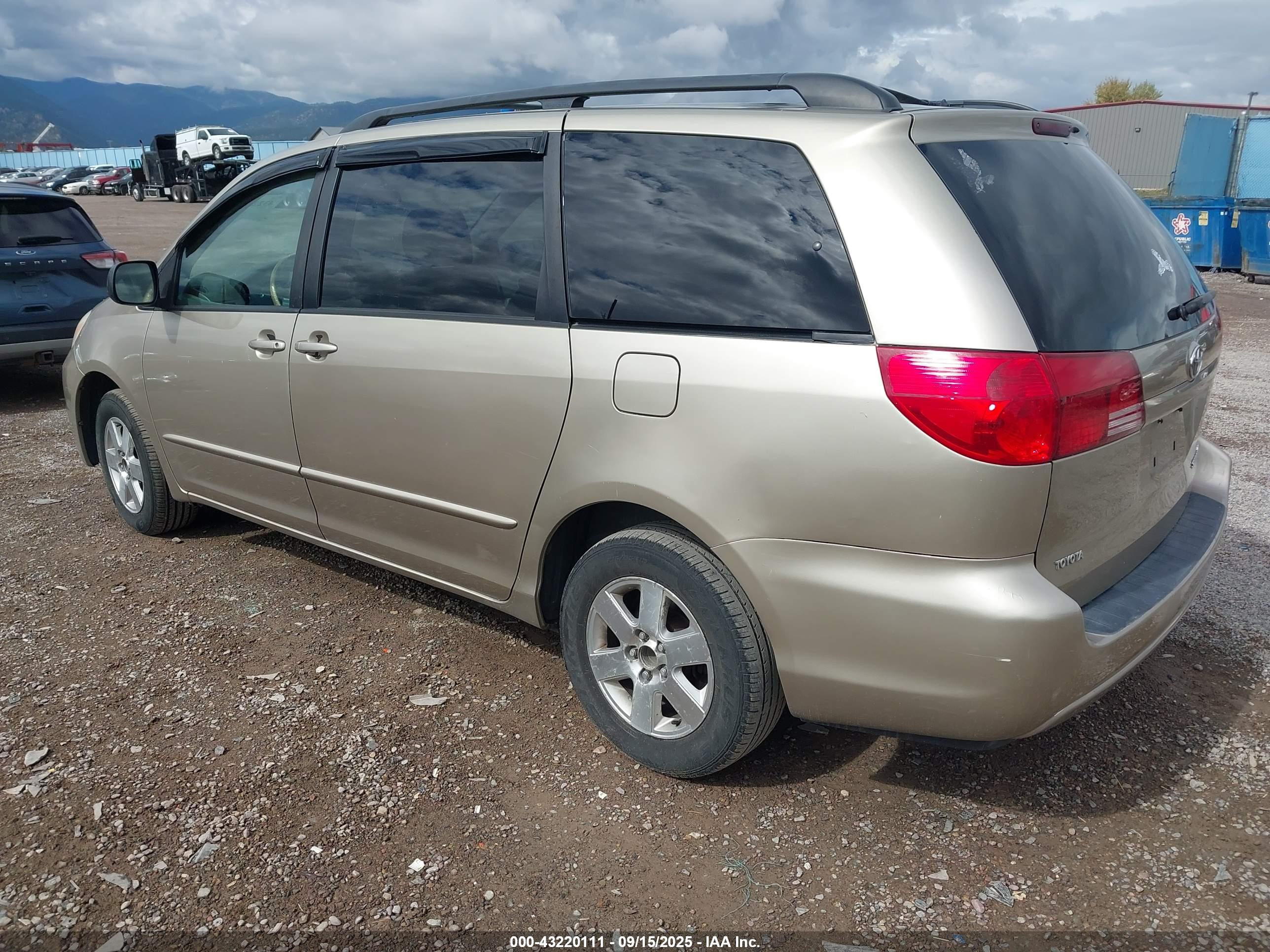 TOYOTA SIENNA image 3