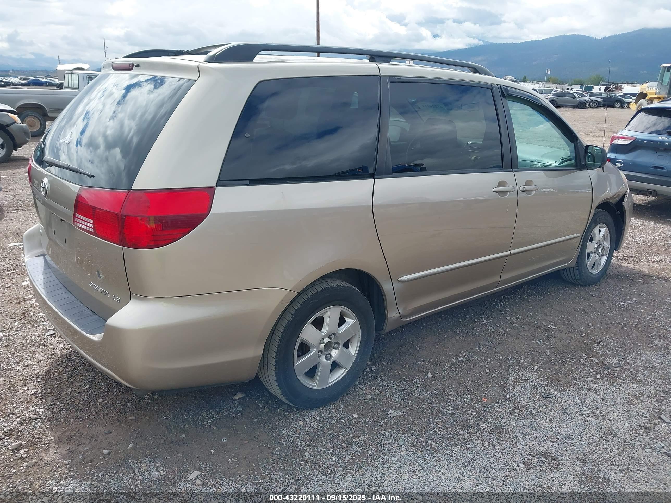 TOYOTA SIENNA image 4