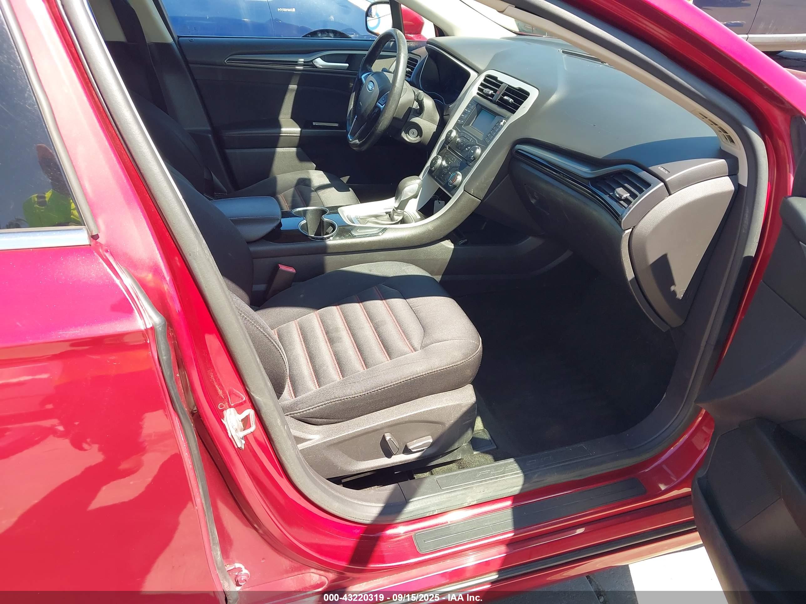 FORD FUSION image 5