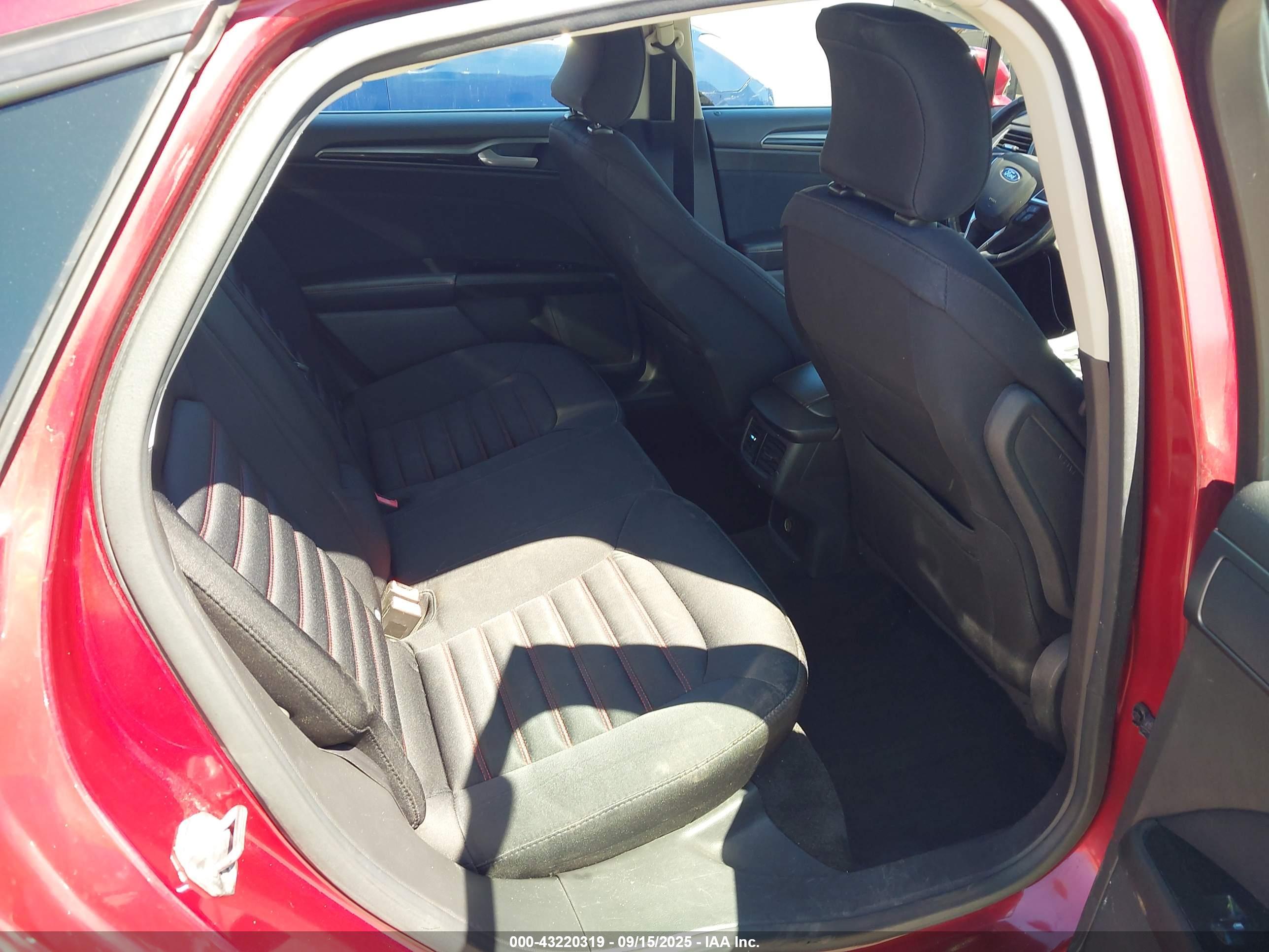 FORD FUSION image 8
