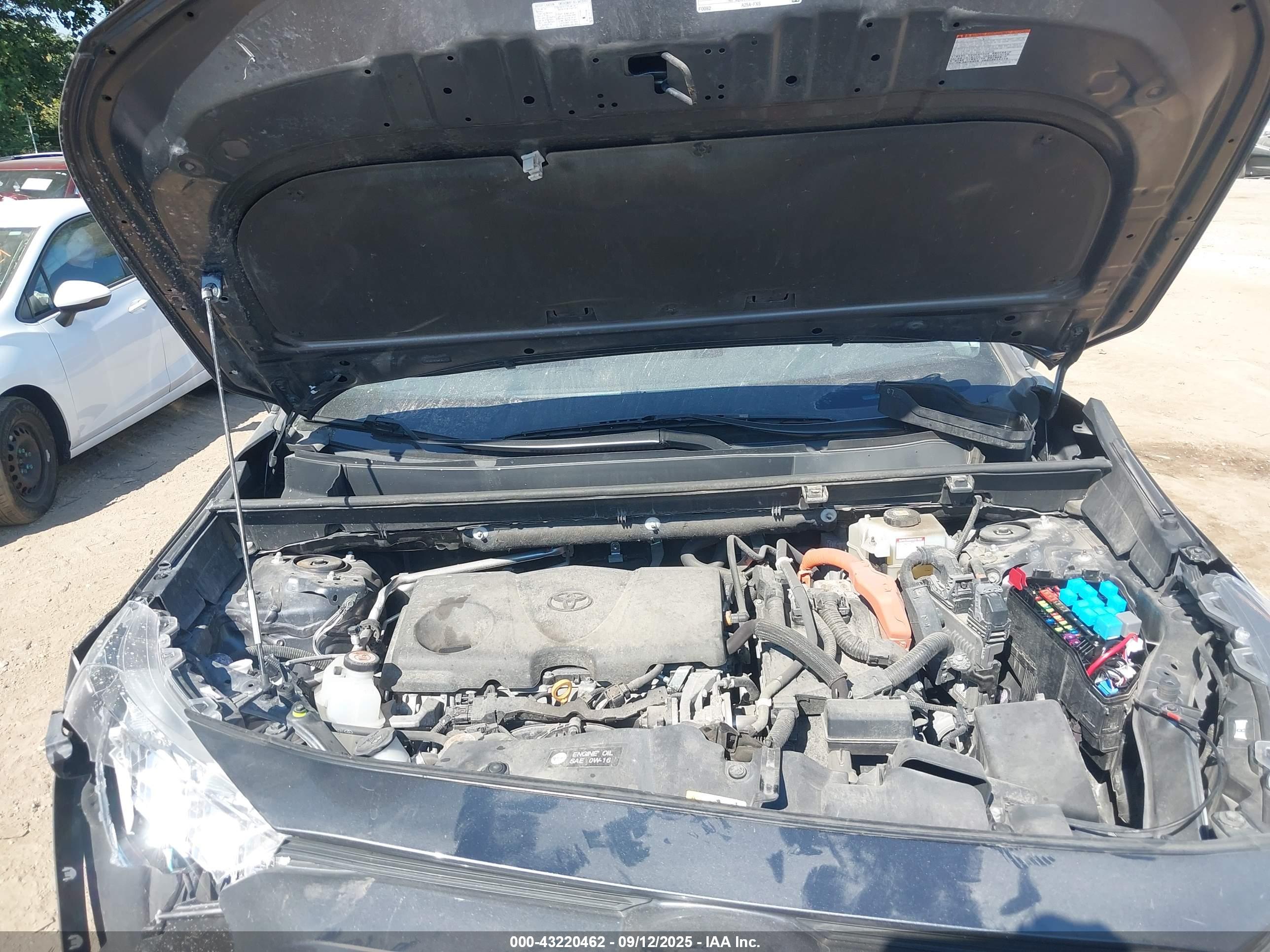 TOYOTA RAV4 image 10