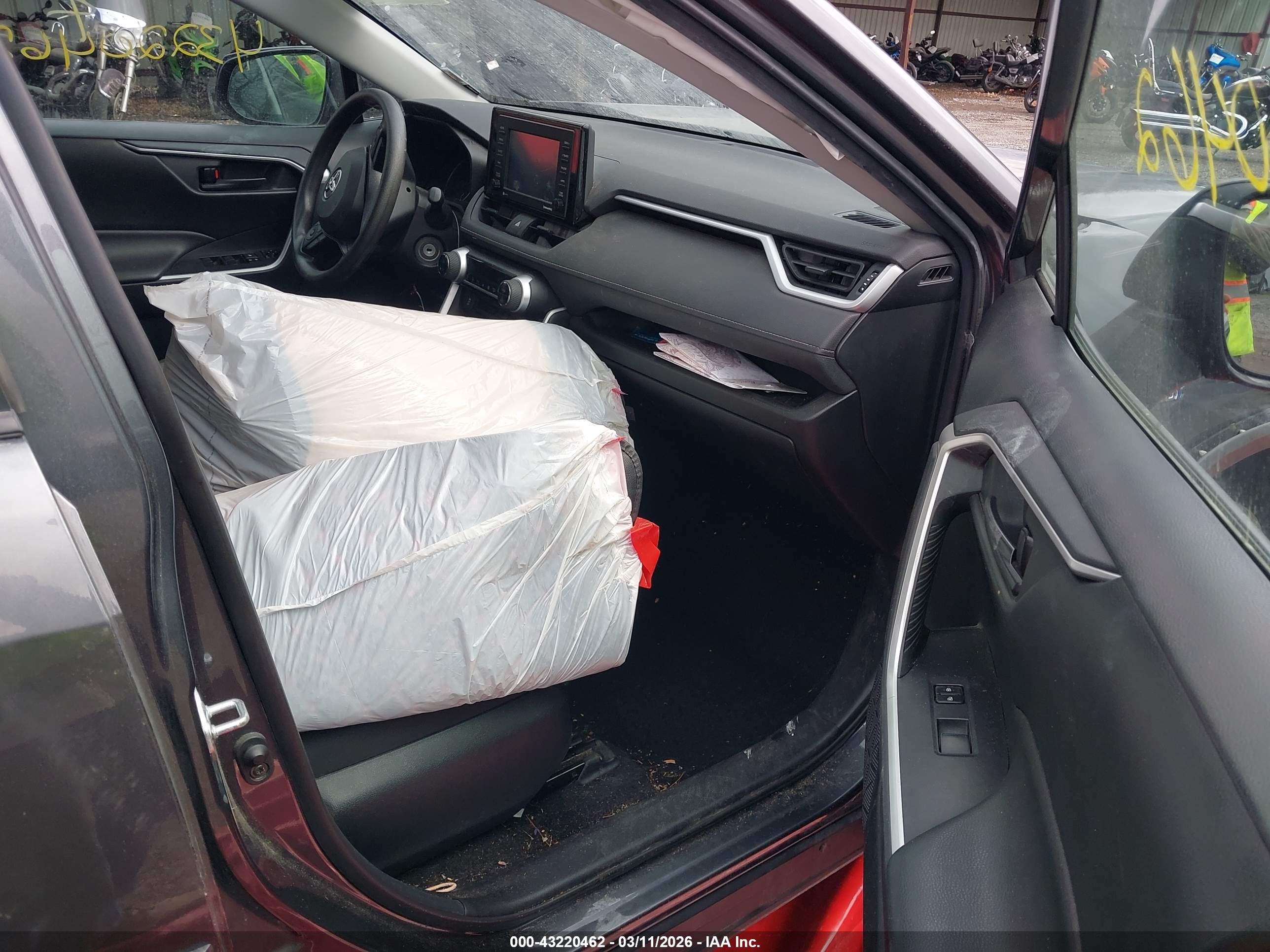 TOYOTA RAV4 image 5